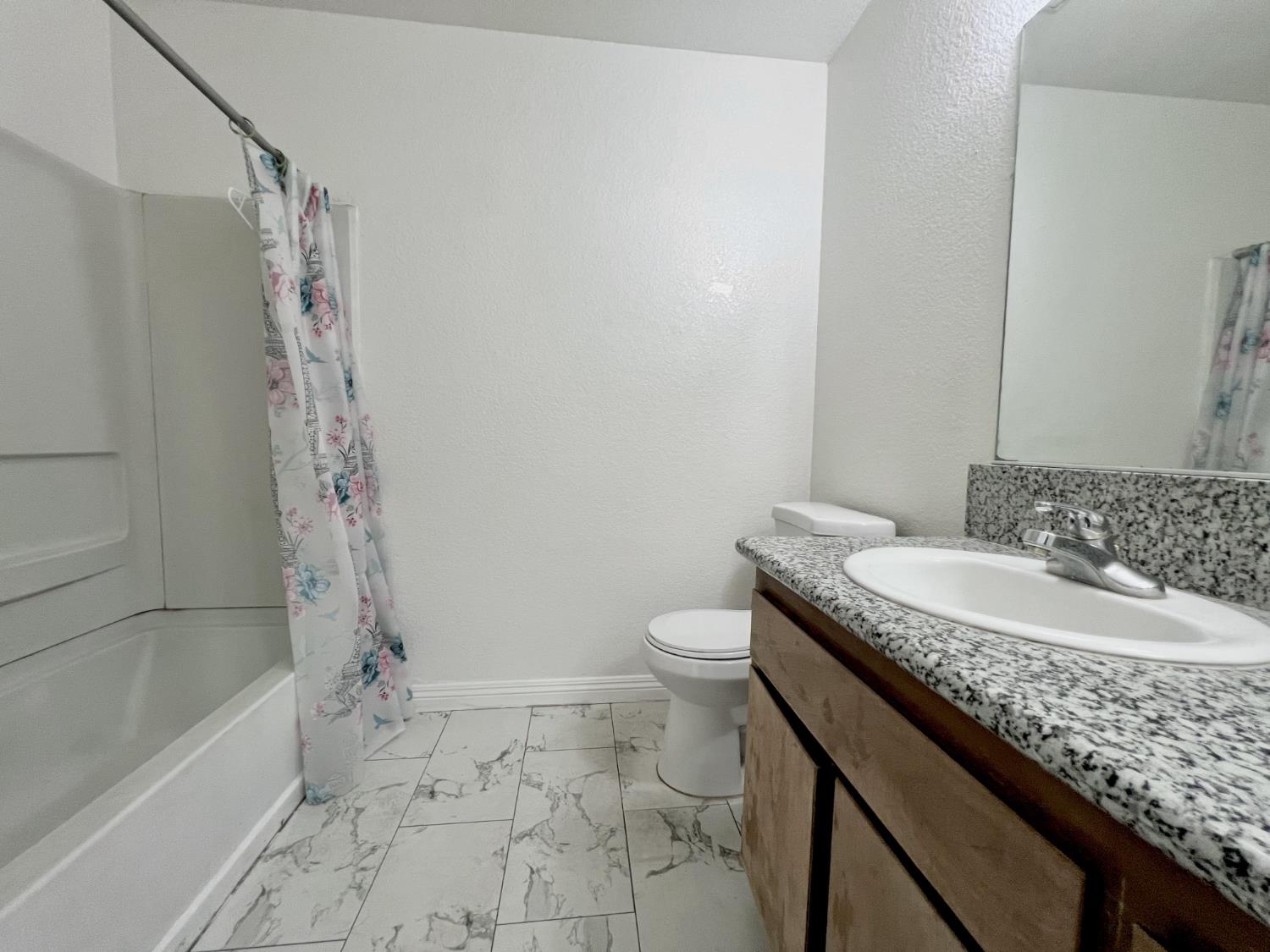 Detail Gallery Image 13 of 33 For 4901 Morningstar Dr #2,  Sacramento,  CA 95824 - 3 Beds | 2 Baths