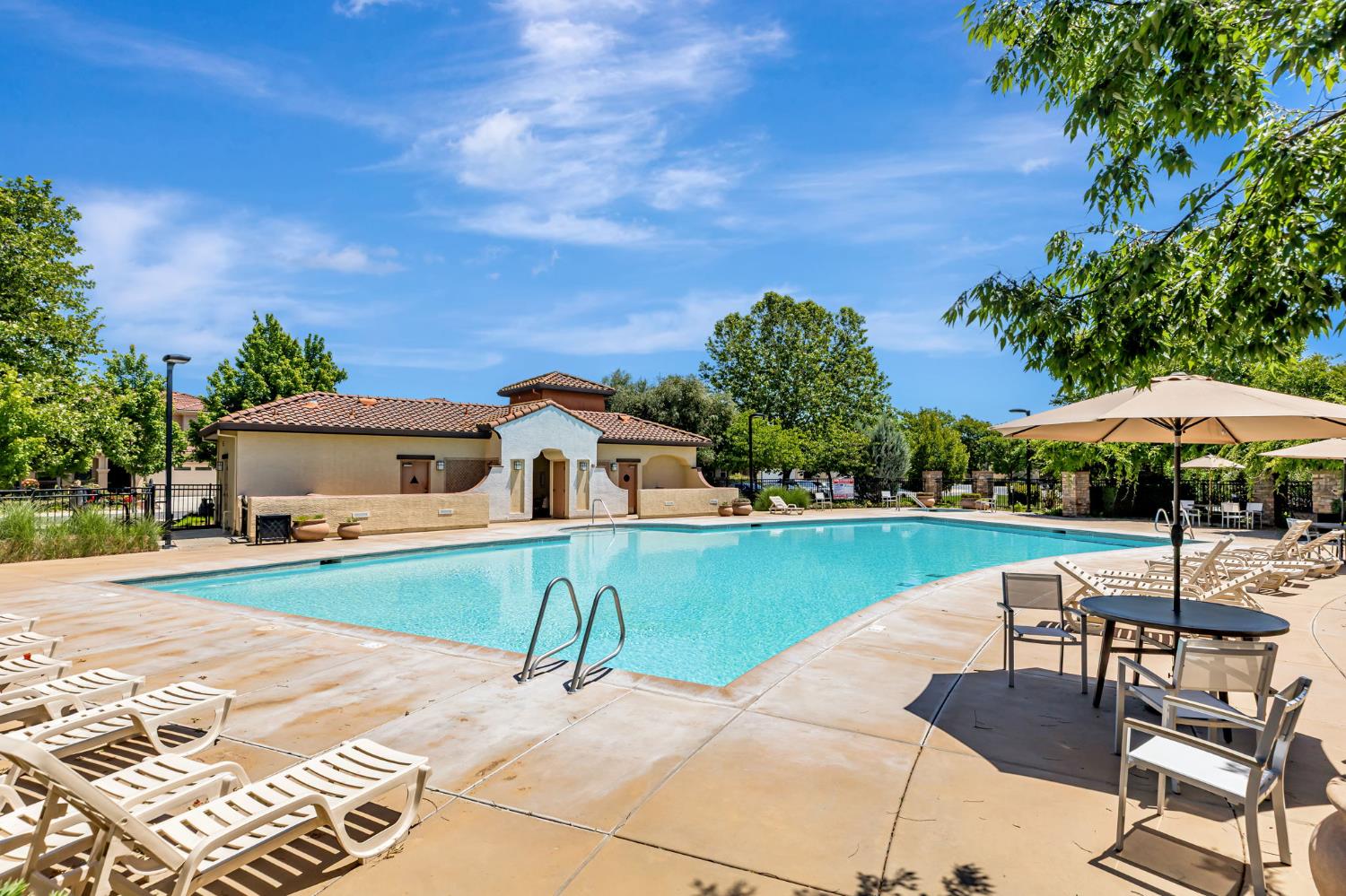 Detail Gallery Image 41 of 48 For 4630 Ocean Ln, Elk Grove,  CA 95757 - 2 Beds | 2 Baths