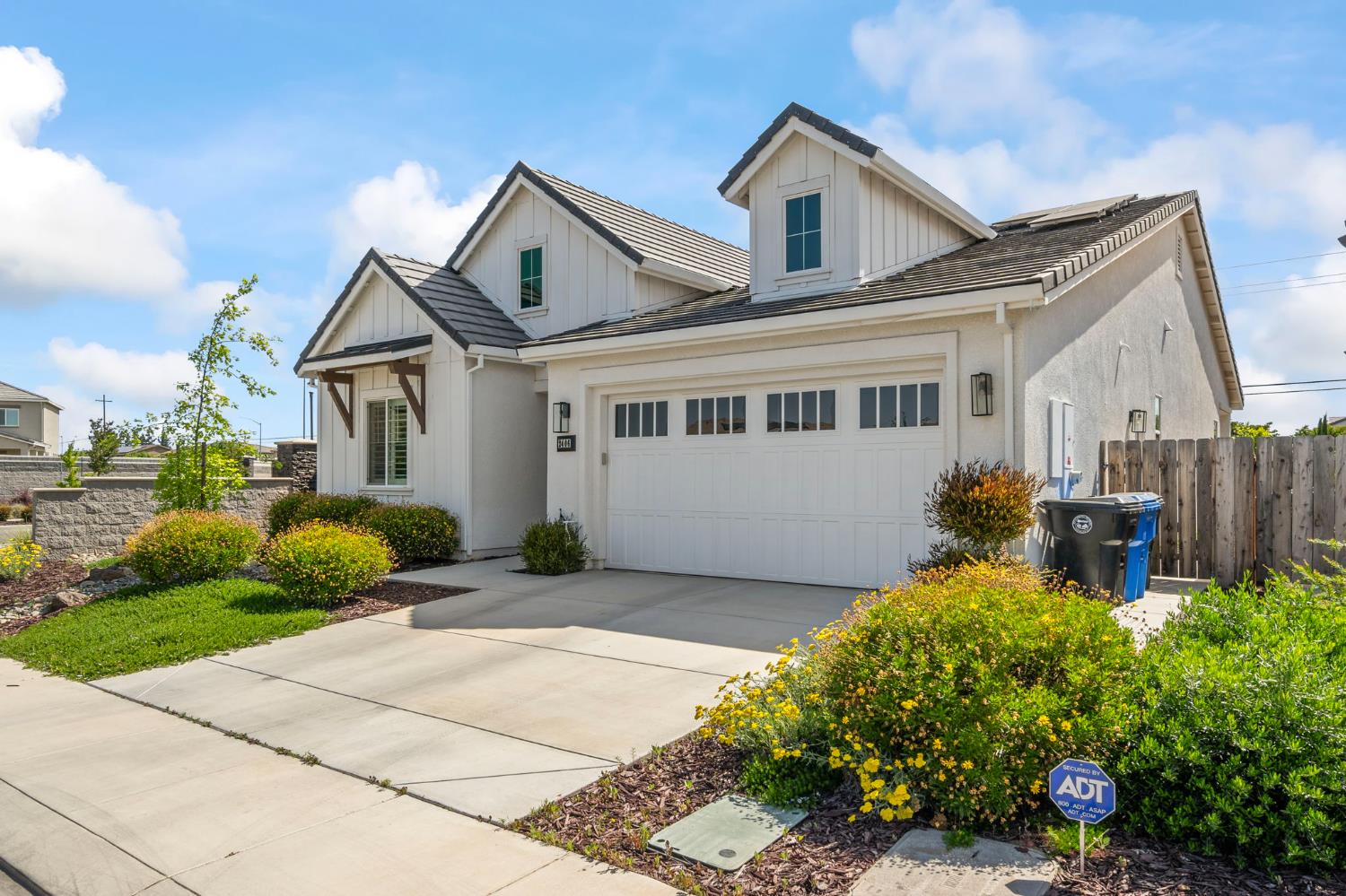 Detail Gallery Image 4 of 38 For 2406 Tribeca Ave, Manteca,  CA 95337 - 3 Beds | 2 Baths