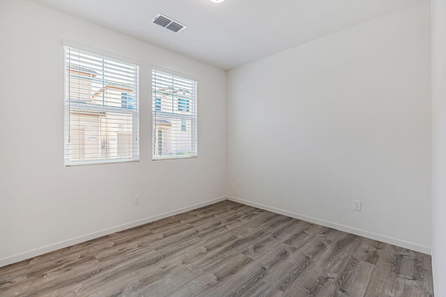 Detail Gallery Image 18 of 48 For 4630 Ocean Ln, Elk Grove,  CA 95757 - 2 Beds | 2 Baths