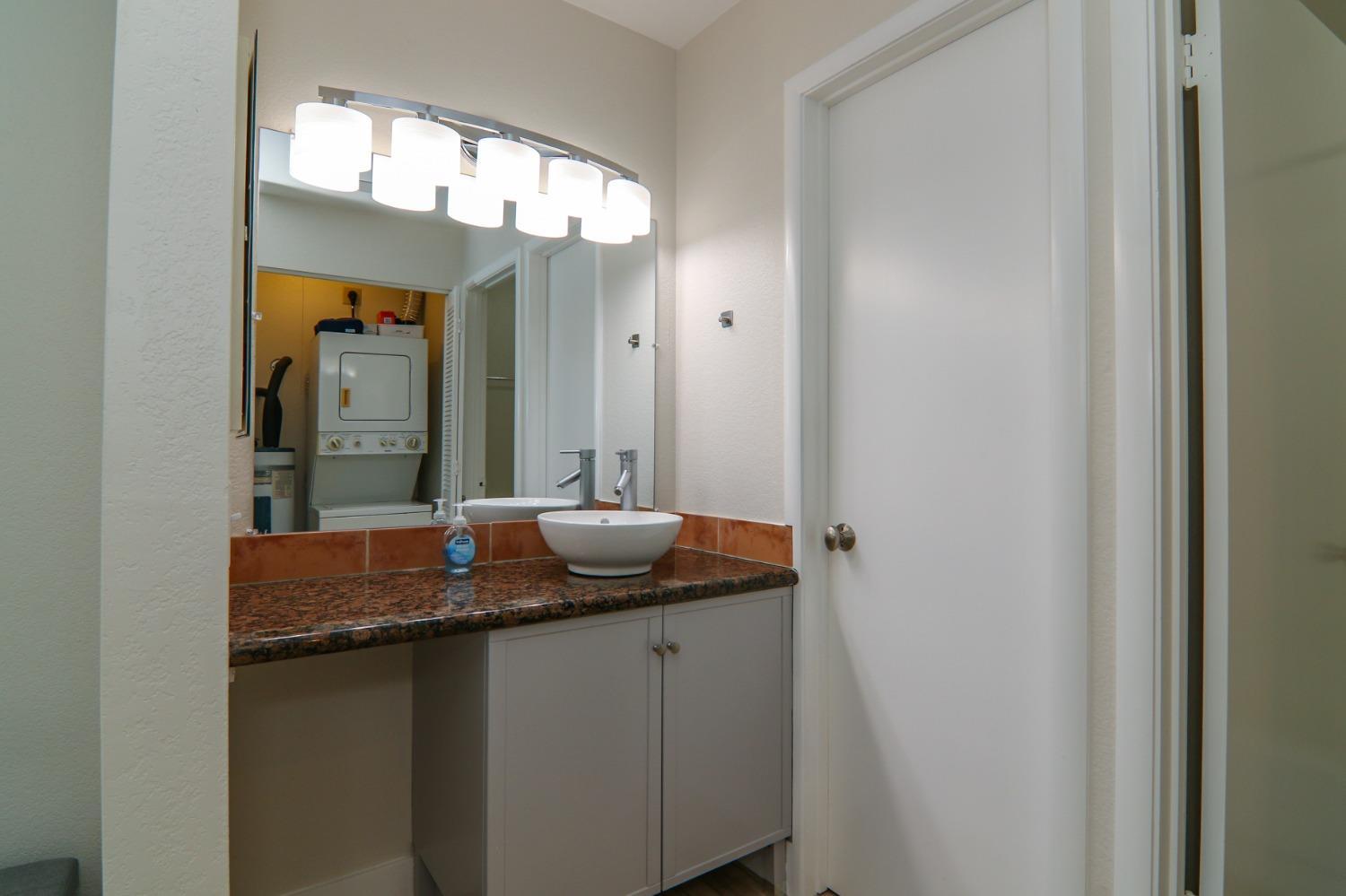 Detail Gallery Image 5 of 34 For 104 La Contera Ct #140,  Sacramento,  CA 95834 - 1 Beds | 1 Baths