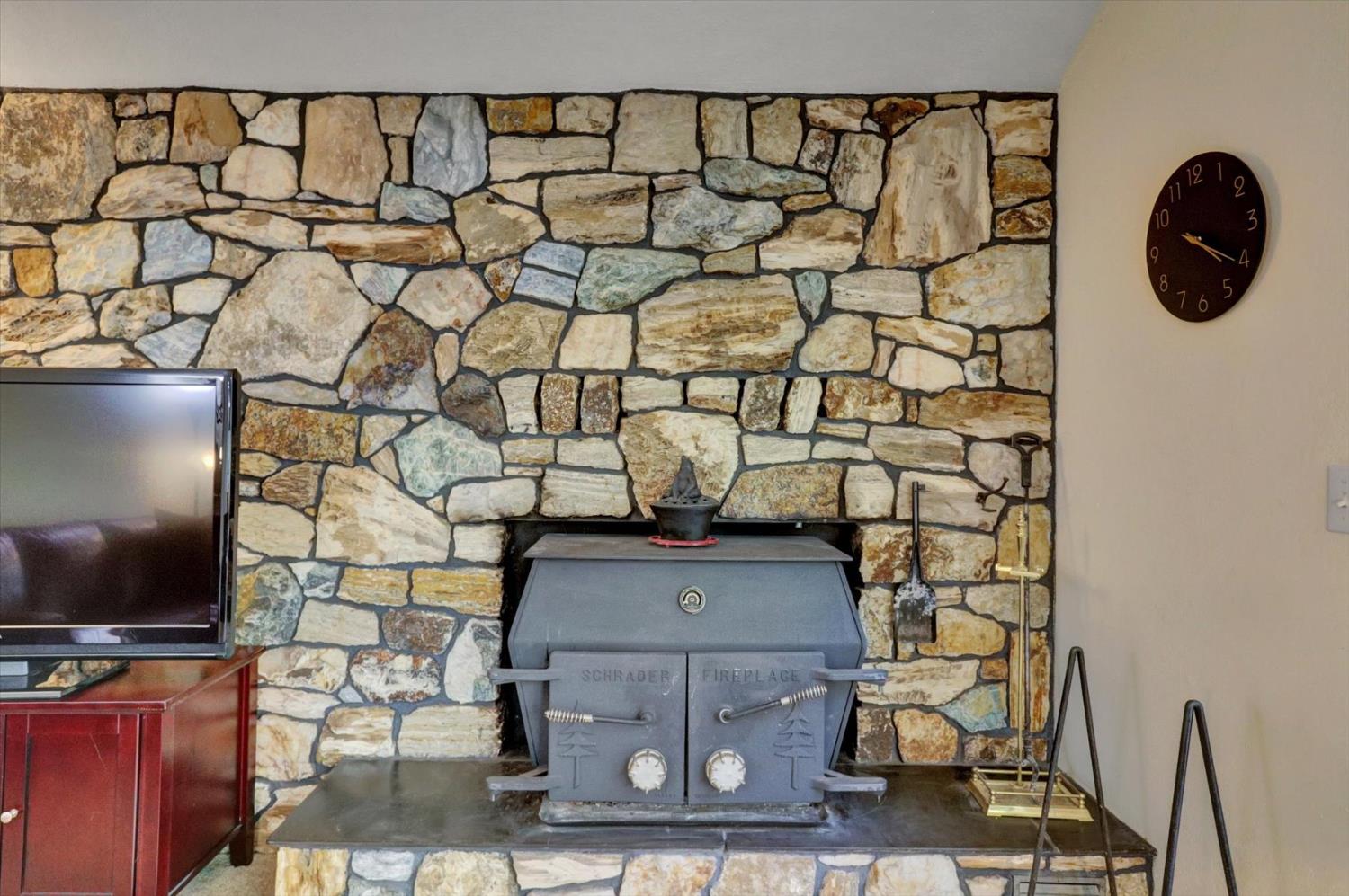 Detail Gallery Image 18 of 98 For 13480 Red Dog Rd, Nevada City,  CA 95959 - 3 Beds | 2/1 Baths
