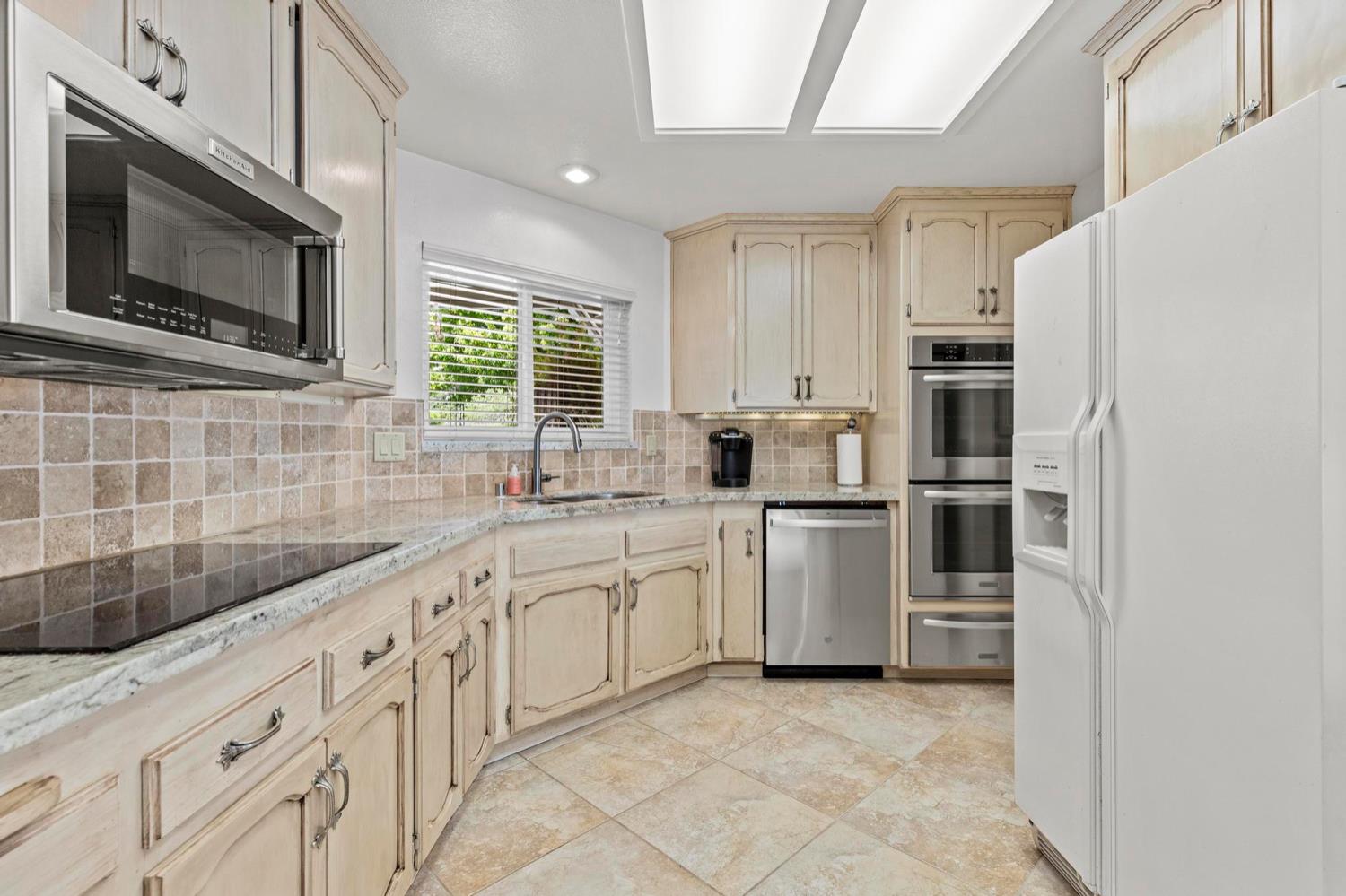 Detail Gallery Image 13 of 63 For 5419 Royal Oaks Dr, Oroville,  CA 95966 - 4 Beds | 2/1 Baths