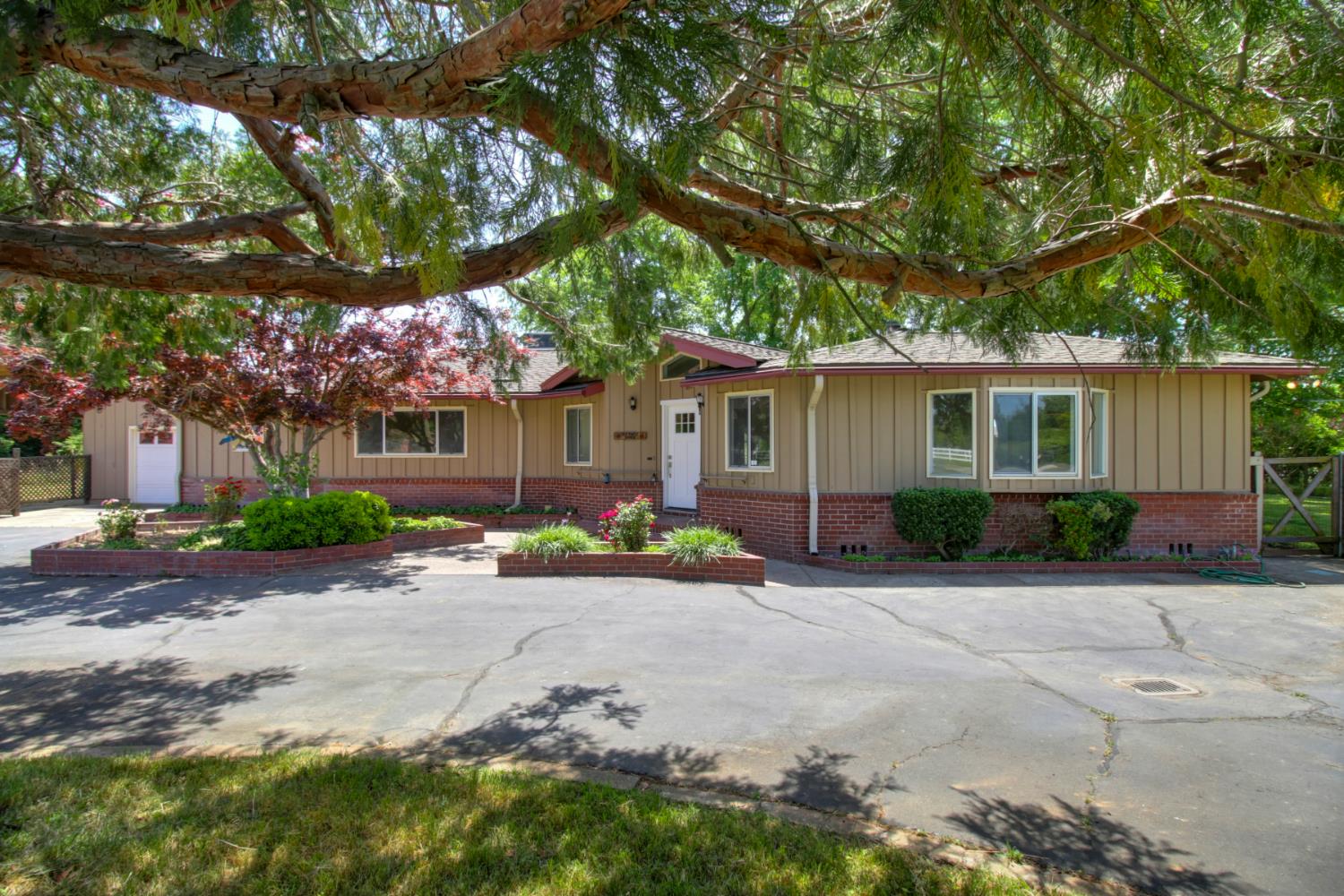 Detail Gallery Image 4 of 82 For 10376 Spiva Rd, Sacramento,  CA 95829 - 4 Beds | 2 Baths