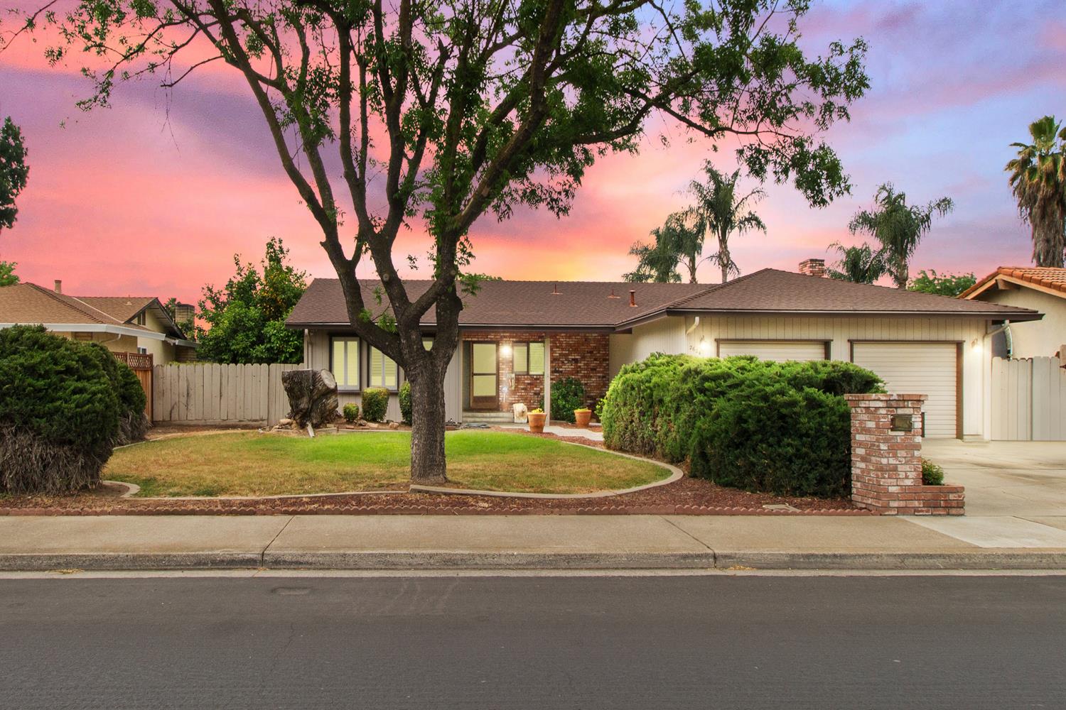 Detail Gallery Image 1 of 55 For 2624 E Orangeburg, Modesto,  CA 95355 - 3 Beds | 2 Baths