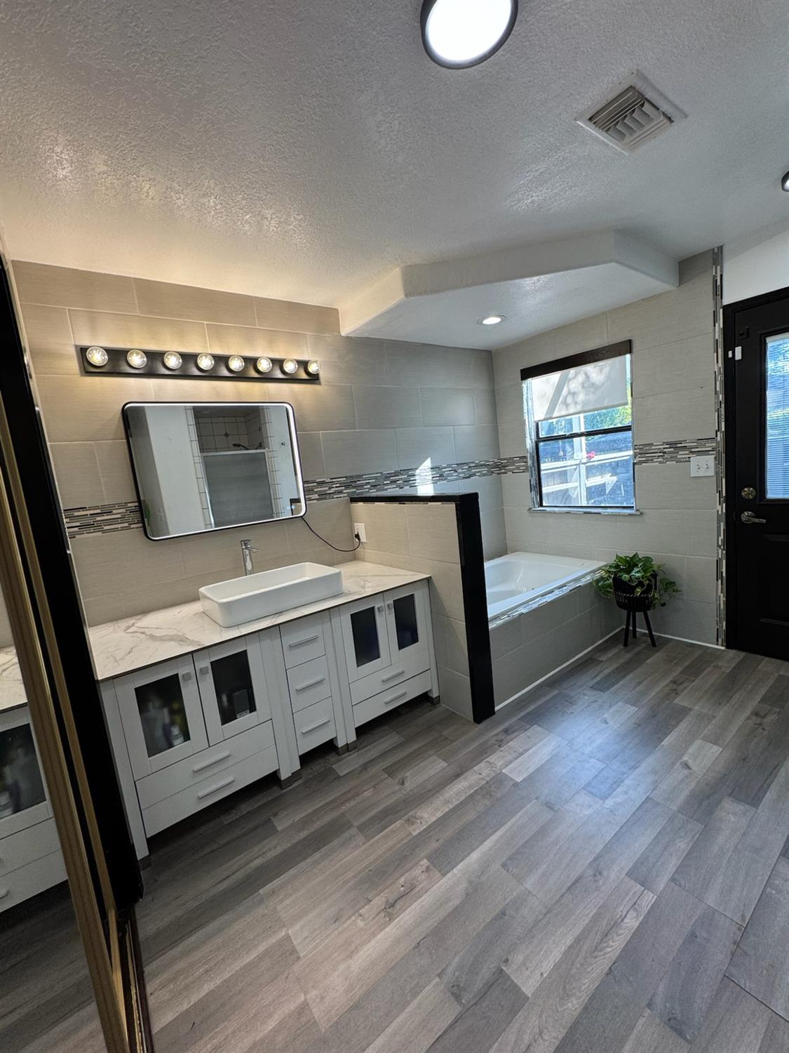 Detail Gallery Image 8 of 26 For 6762 N Knoll Ave, Fresno,  CA 93711 - 3 Beds | 2 Baths