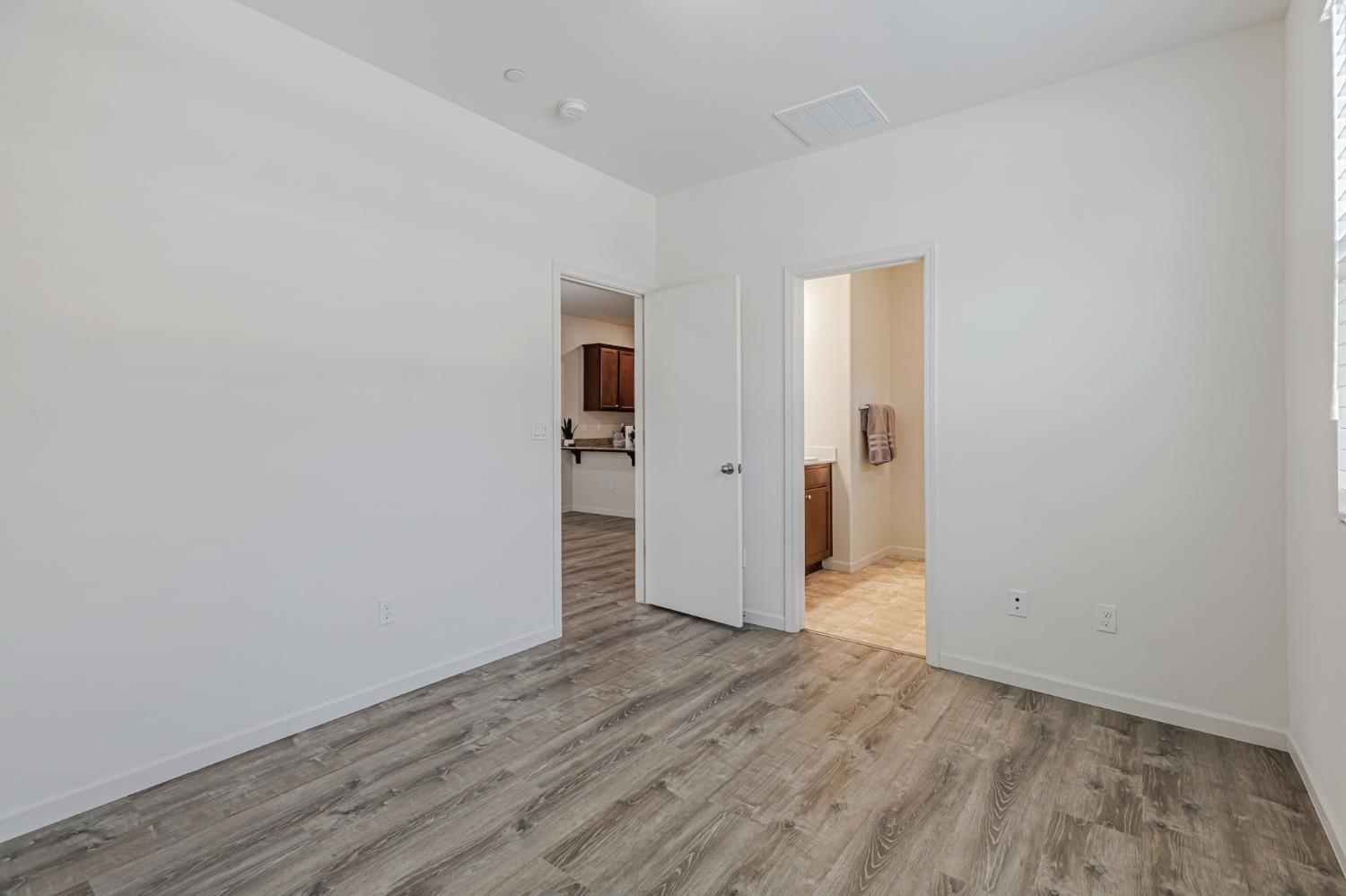 Detail Gallery Image 20 of 48 For 4630 Ocean Ln, Elk Grove,  CA 95757 - 2 Beds | 2 Baths