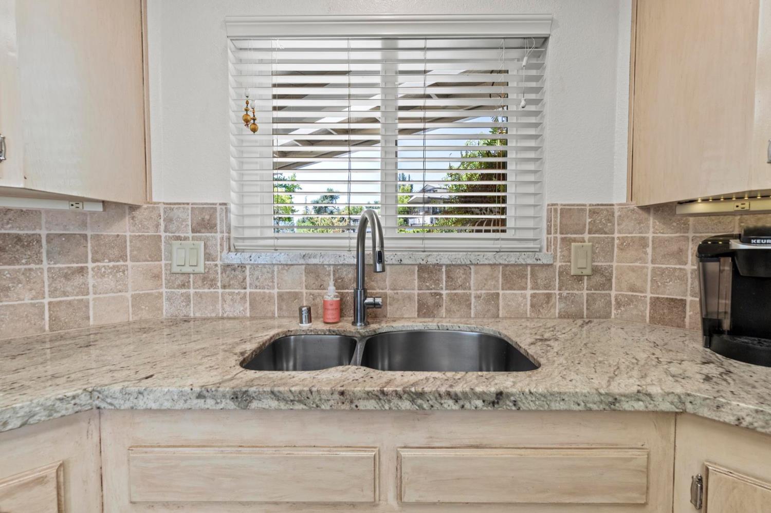 Detail Gallery Image 14 of 63 For 5419 Royal Oaks Dr, Oroville,  CA 95966 - 4 Beds | 2/1 Baths
