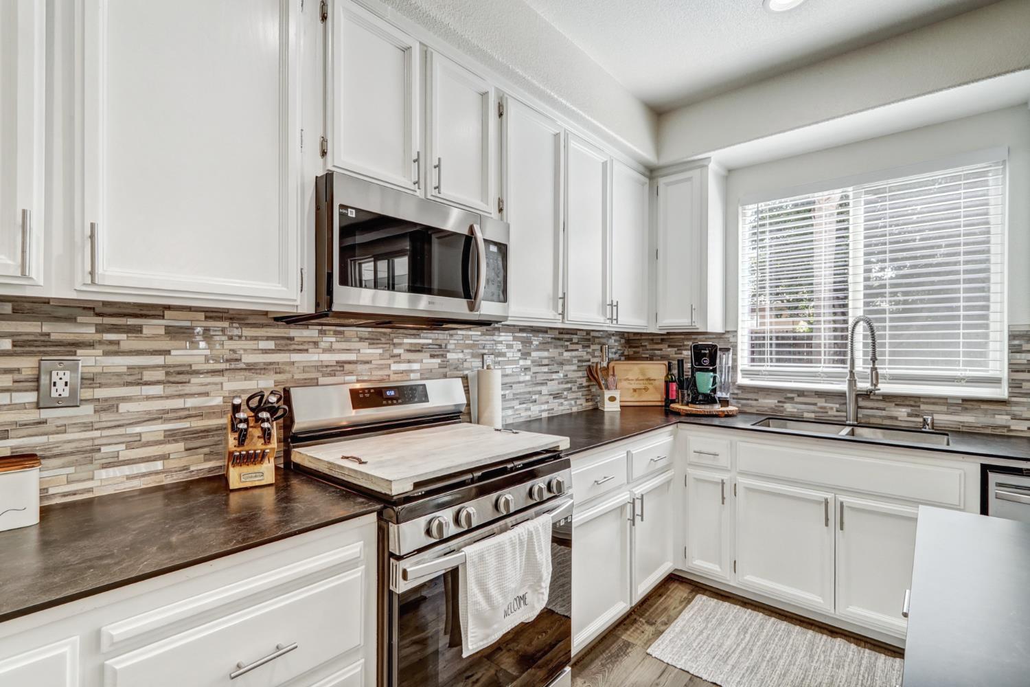 Detail Gallery Image 16 of 47 For 2207 Catherwood Way, Sacramento,  CA 95835 - 4 Beds | 3 Baths