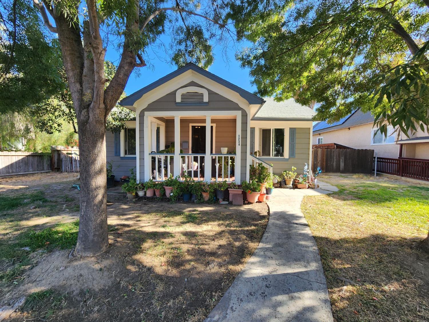 Detail Gallery Image 1 of 2 For 1234 Q St, Newman,  CA 95360 - 3 Beds | 2 Baths