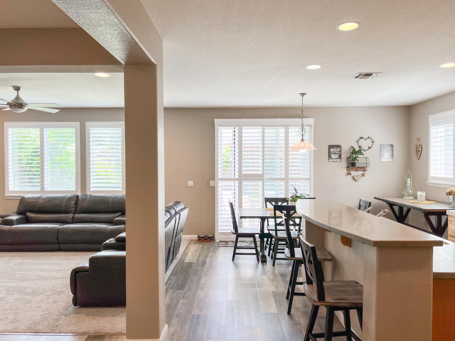 Detail Gallery Image 4 of 34 For 2459 Bear River Ct, West Sacramento,  CA 95691 - 4 Beds | 3 Baths