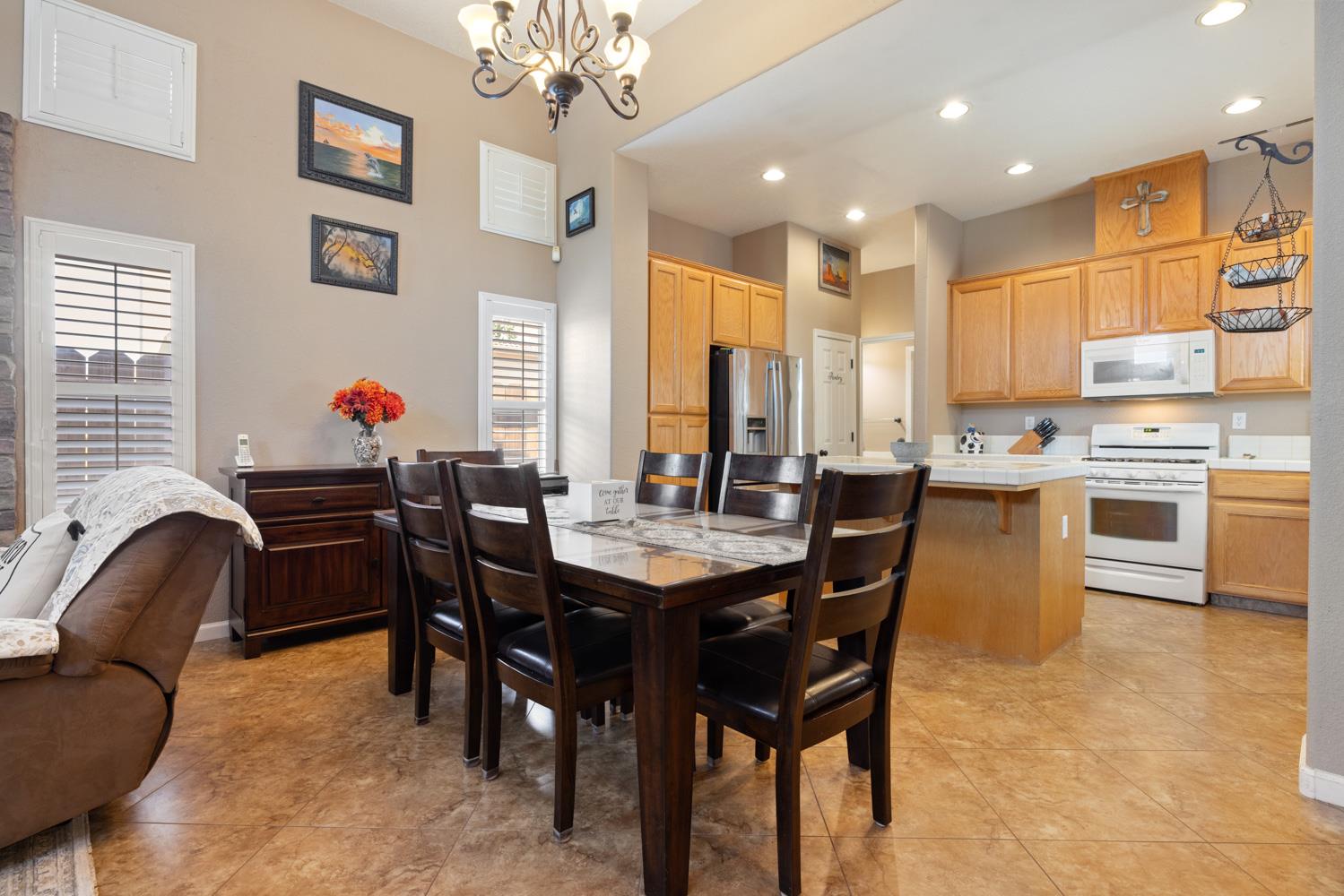 Detail Gallery Image 8 of 54 For 12777 Bonnie Brae, Waterford,  CA 95386 - 4 Beds | 3 Baths