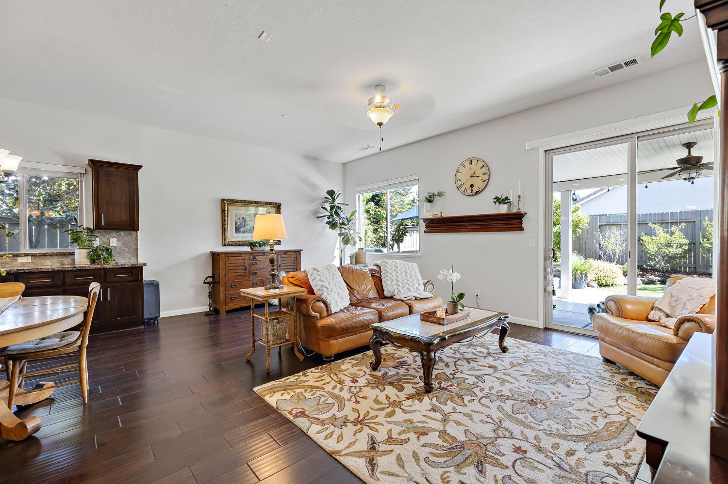 Detail Gallery Image 10 of 35 For 2096 Cattledrive Way, Roseville,  CA 95747 - 3 Beds | 3 Baths