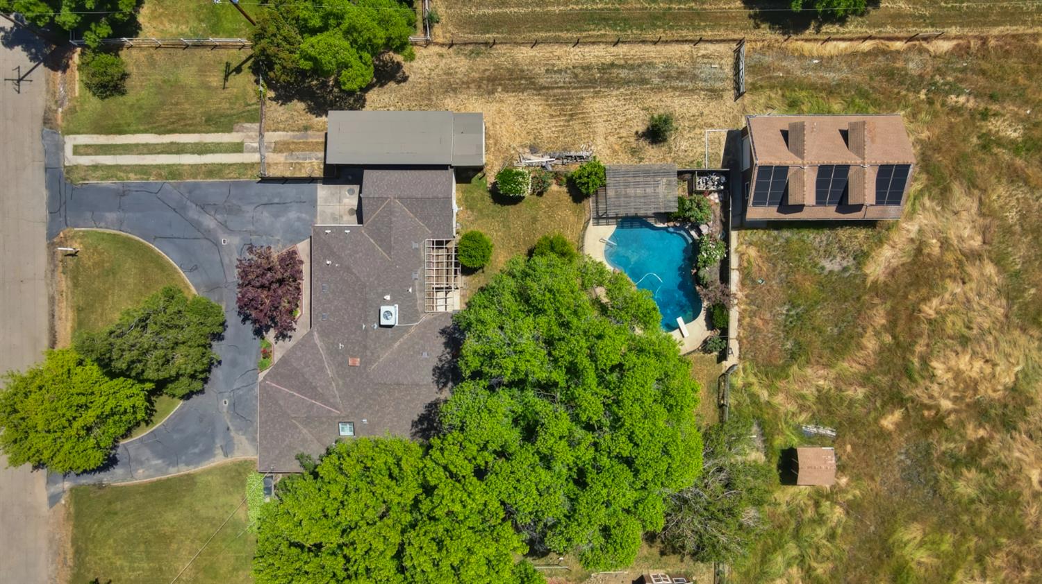 Detail Gallery Image 2 of 82 For 10376 Spiva Rd, Sacramento,  CA 95829 - 4 Beds | 2 Baths