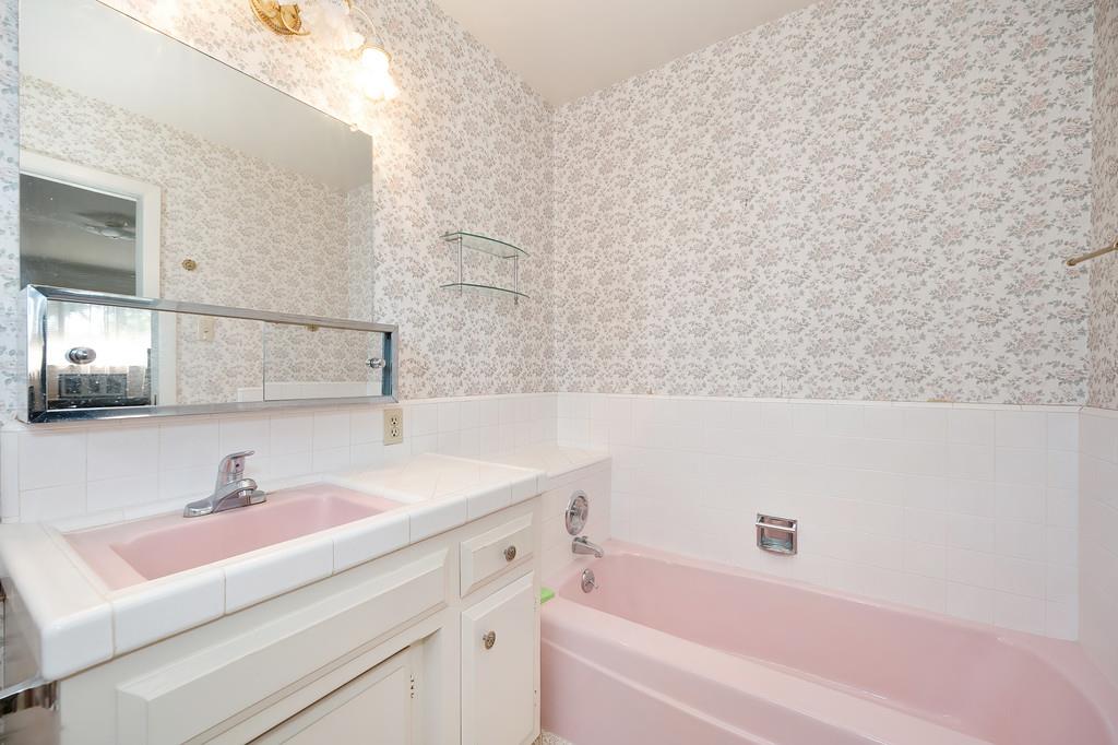 Detail Gallery Image 37 of 42 For 2 Springbrook Cir, Sacramento,  CA 95831 - – Beds | – Baths