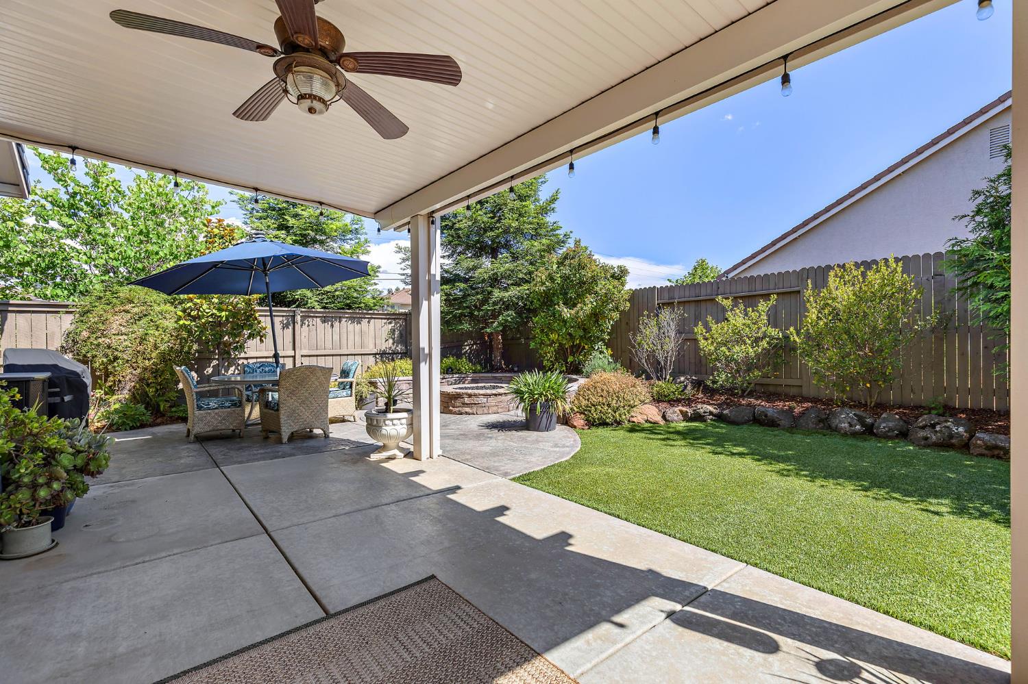 Detail Gallery Image 34 of 35 For 2096 Cattledrive Way, Roseville,  CA 95747 - 3 Beds | 3 Baths