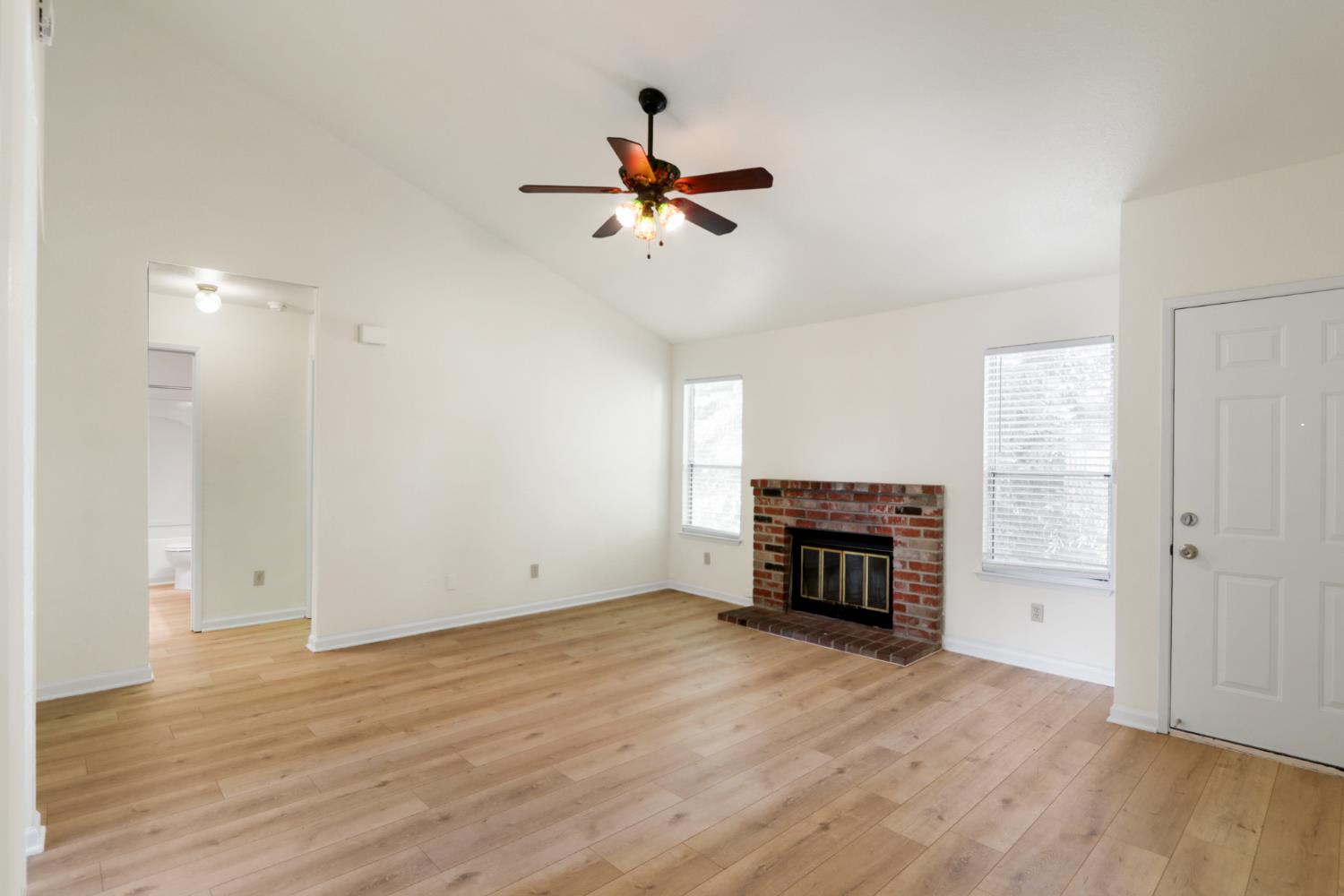 Photo #3: 225063516 Listing 