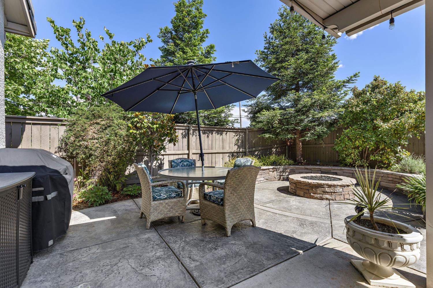 Detail Gallery Image 25 of 35 For 2096 Cattledrive Way, Roseville,  CA 95747 - 3 Beds | 3 Baths