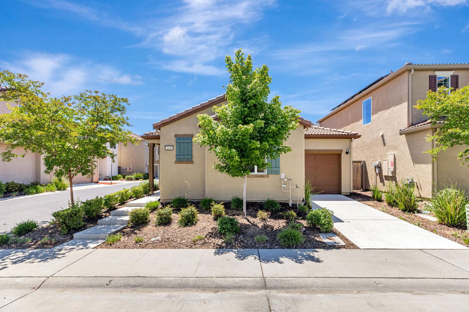 Detail Gallery Image 1 of 48 For 4630 Ocean Ln, Elk Grove,  CA 95757 - 2 Beds | 2 Baths