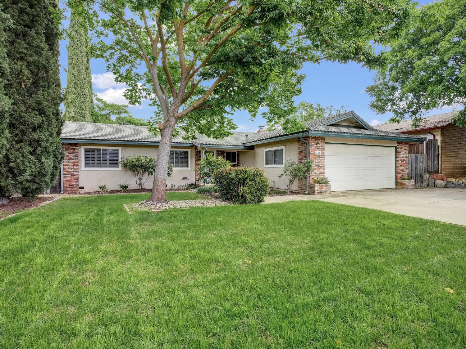 Detail Gallery Image 3 of 36 For 1270 E a St, Oakdale,  CA 95361 - 3 Beds | 2 Baths