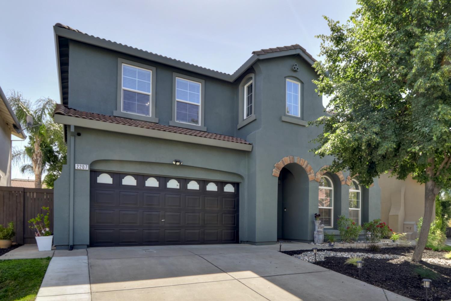 Detail Gallery Image 1 of 47 For 2207 Catherwood Way, Sacramento,  CA 95835 - 4 Beds | 3 Baths
