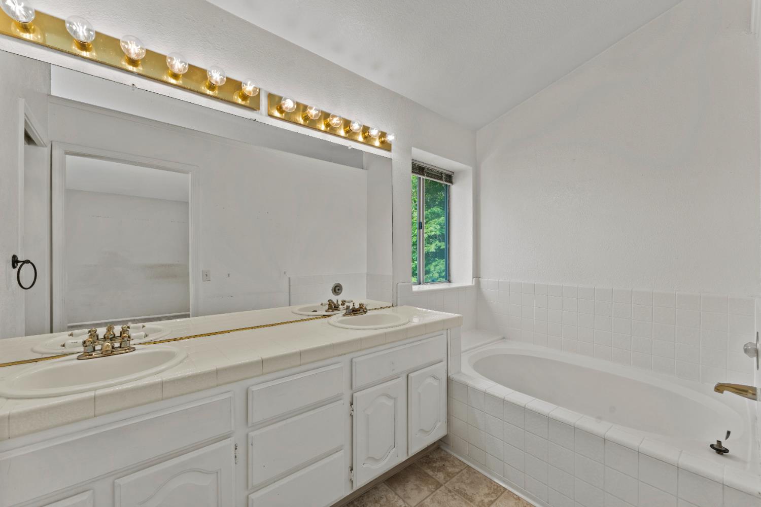 Detail Gallery Image 22 of 26 For 6009 Villa Rosa Way, Elk Grove,  CA 95758 - 4 Beds | 3 Baths