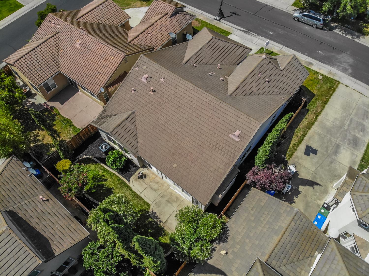 Detail Gallery Image 11 of 13 For 7004 Santarem Ct, Elk Grove,  CA 95757 - 4 Beds | 3 Baths