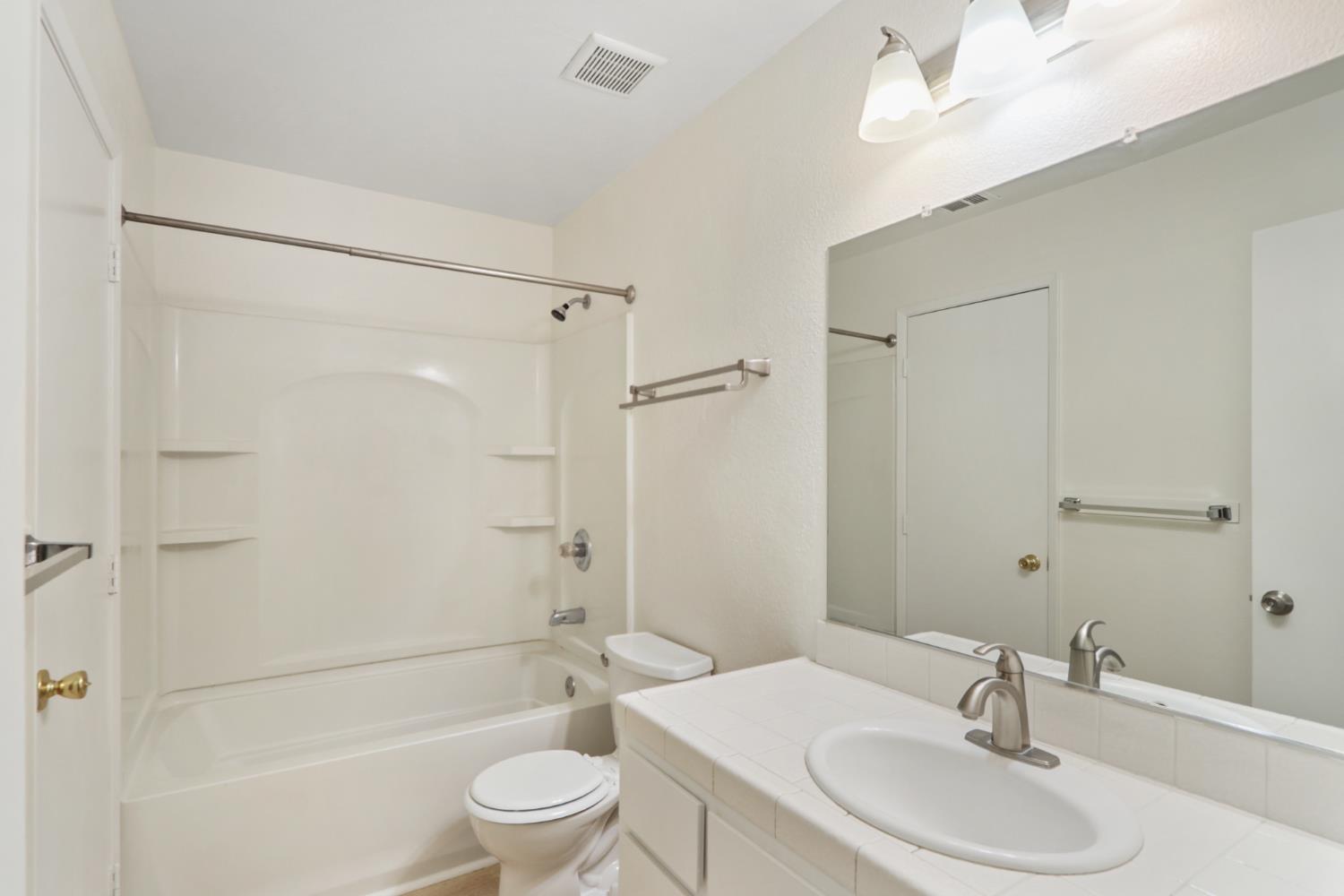 Photo #15: 225063516 Listing: Photo #15
