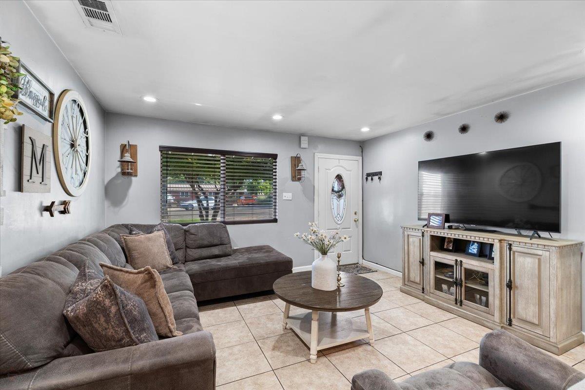 Detail Gallery Image 10 of 48 For 3824 Sierra St, Riverbank,  CA 95367 - 4 Beds | 2 Baths