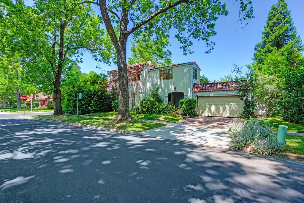 Detail Gallery Image 2 of 34 For 1701 4th Ave, Sacramento,  CA 95818 - 3 Beds | 1/1 Baths