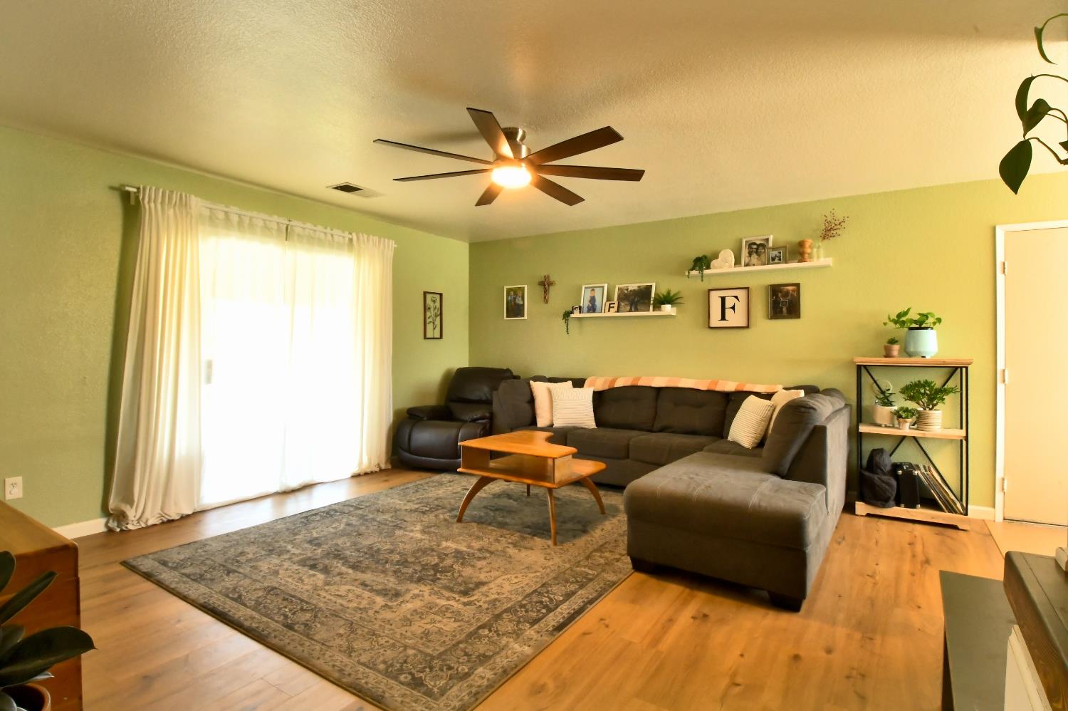 Detail Gallery Image 3 of 28 For 2045 Pajaro Ct, Livingston,  CA 95334 - 3 Beds | 2 Baths