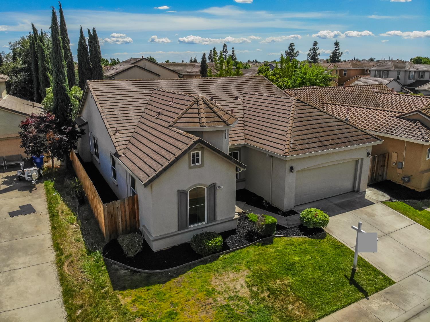 Detail Gallery Image 12 of 13 For 7004 Santarem Ct, Elk Grove,  CA 95757 - 4 Beds | 3 Baths
