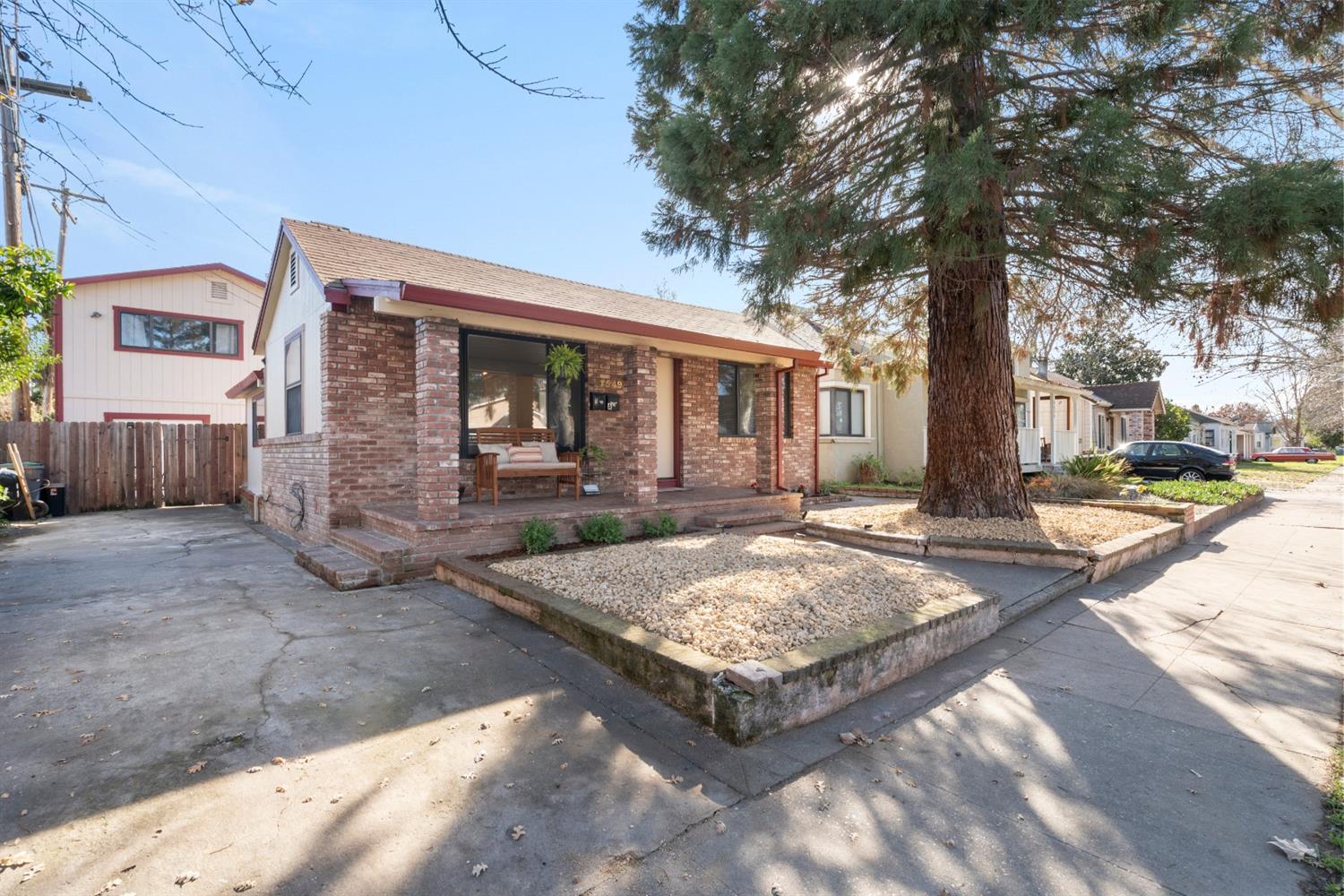 Virginia Avenue, West Sacramento, California image 2