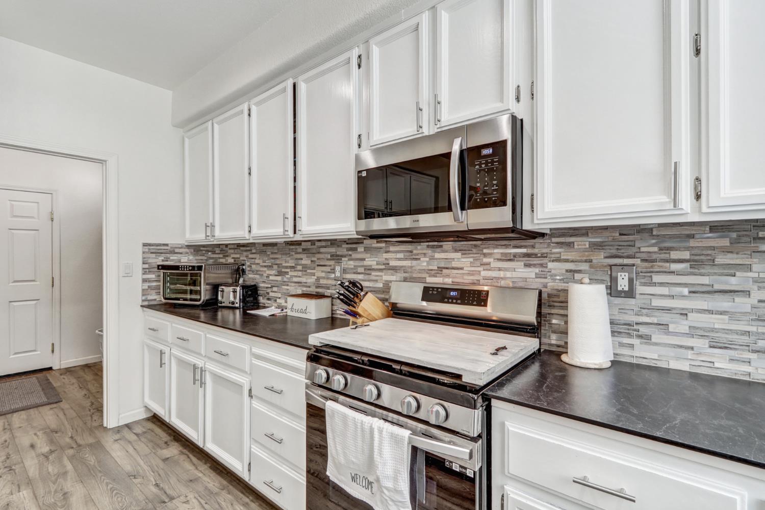 Detail Gallery Image 17 of 47 For 2207 Catherwood Way, Sacramento,  CA 95835 - 4 Beds | 3 Baths