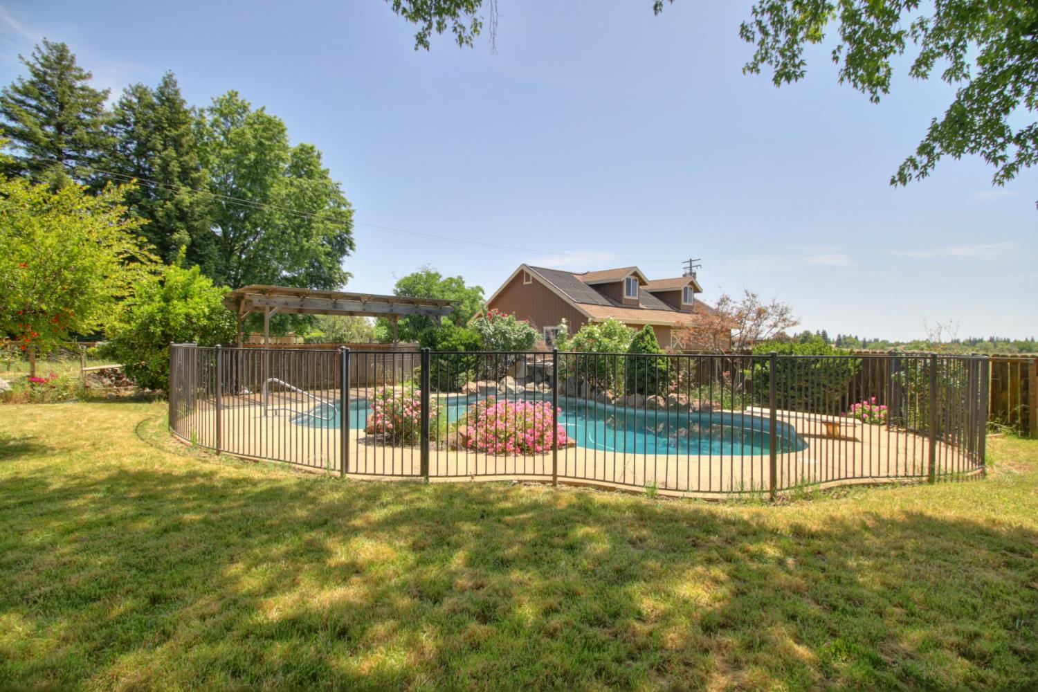 Detail Gallery Image 52 of 82 For 10376 Spiva Rd, Sacramento,  CA 95829 - 4 Beds | 2 Baths