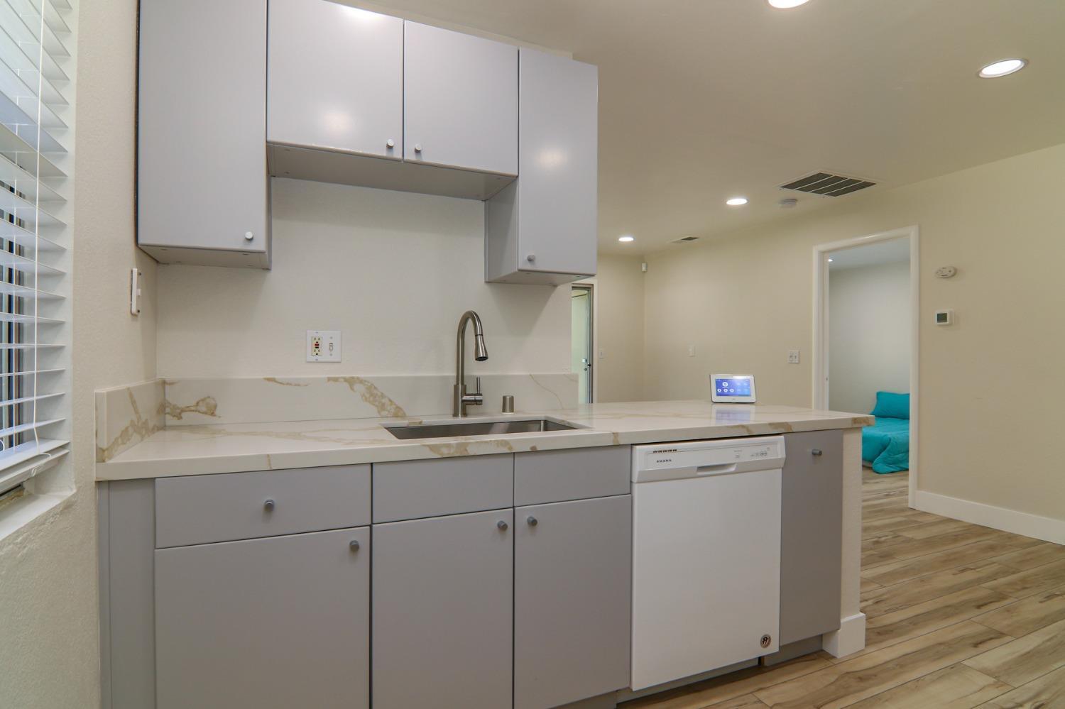 Detail Gallery Image 3 of 34 For 104 La Contera Ct #140,  Sacramento,  CA 95834 - 1 Beds | 1 Baths