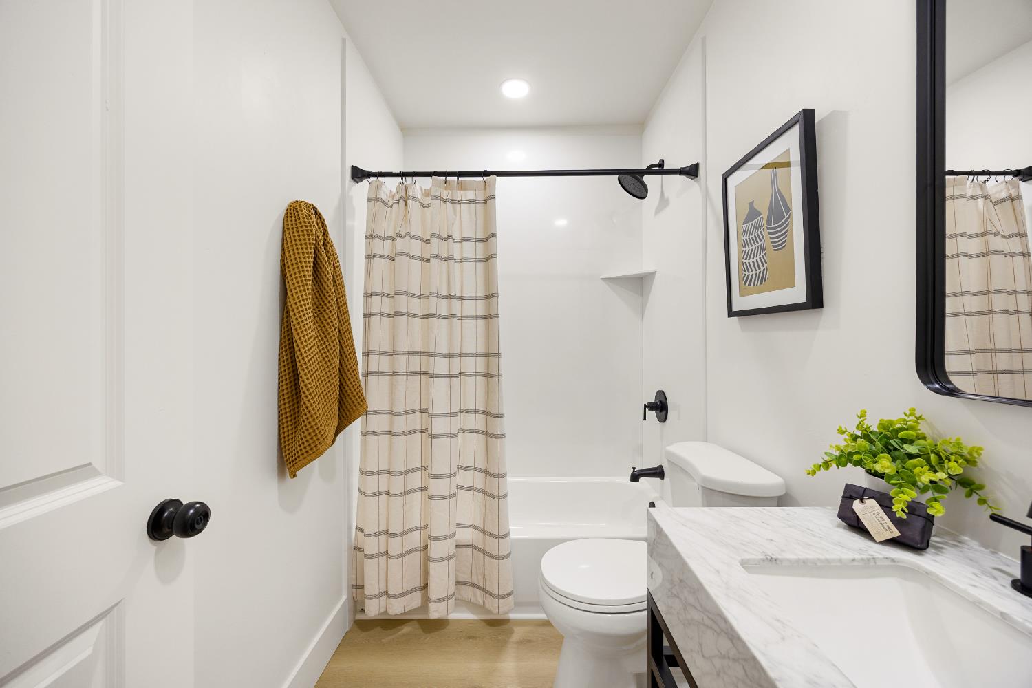 Detail Gallery Image 25 of 55 For 3517 Santa Cruz Way, Sacramento,  CA 95817 - 3 Beds | 3 Baths
