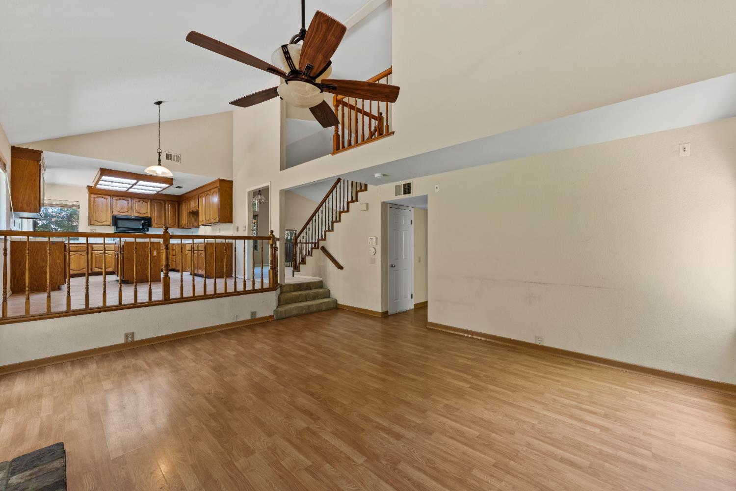 Detail Gallery Image 14 of 26 For 6009 Villa Rosa Way, Elk Grove,  CA 95758 - 4 Beds | 3 Baths