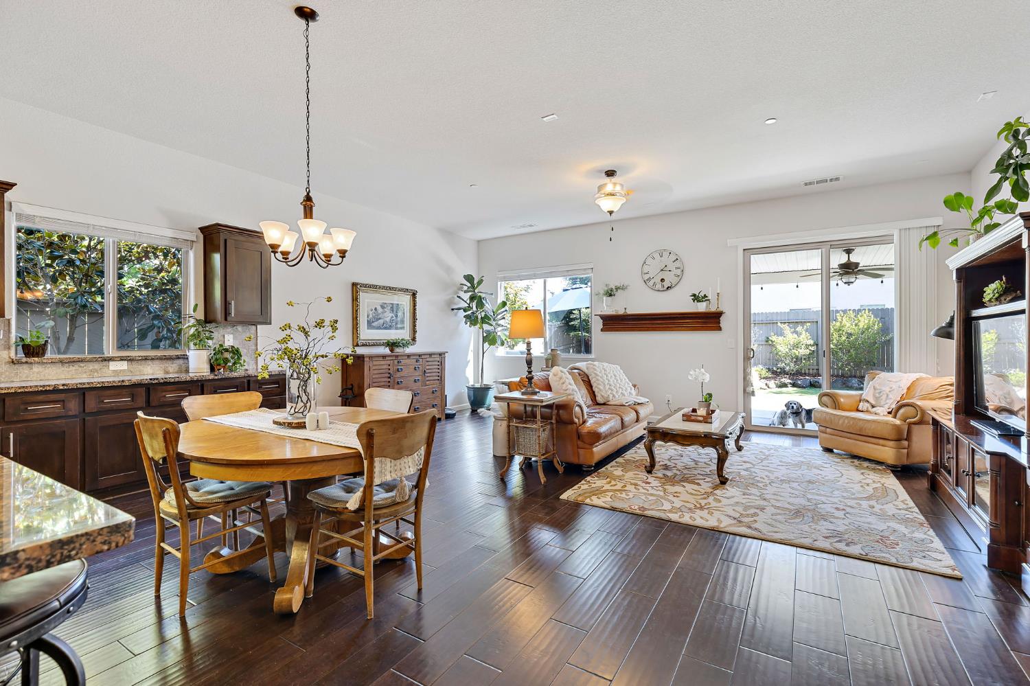 Detail Gallery Image 13 of 35 For 2096 Cattledrive Way, Roseville,  CA 95747 - 3 Beds | 3 Baths
