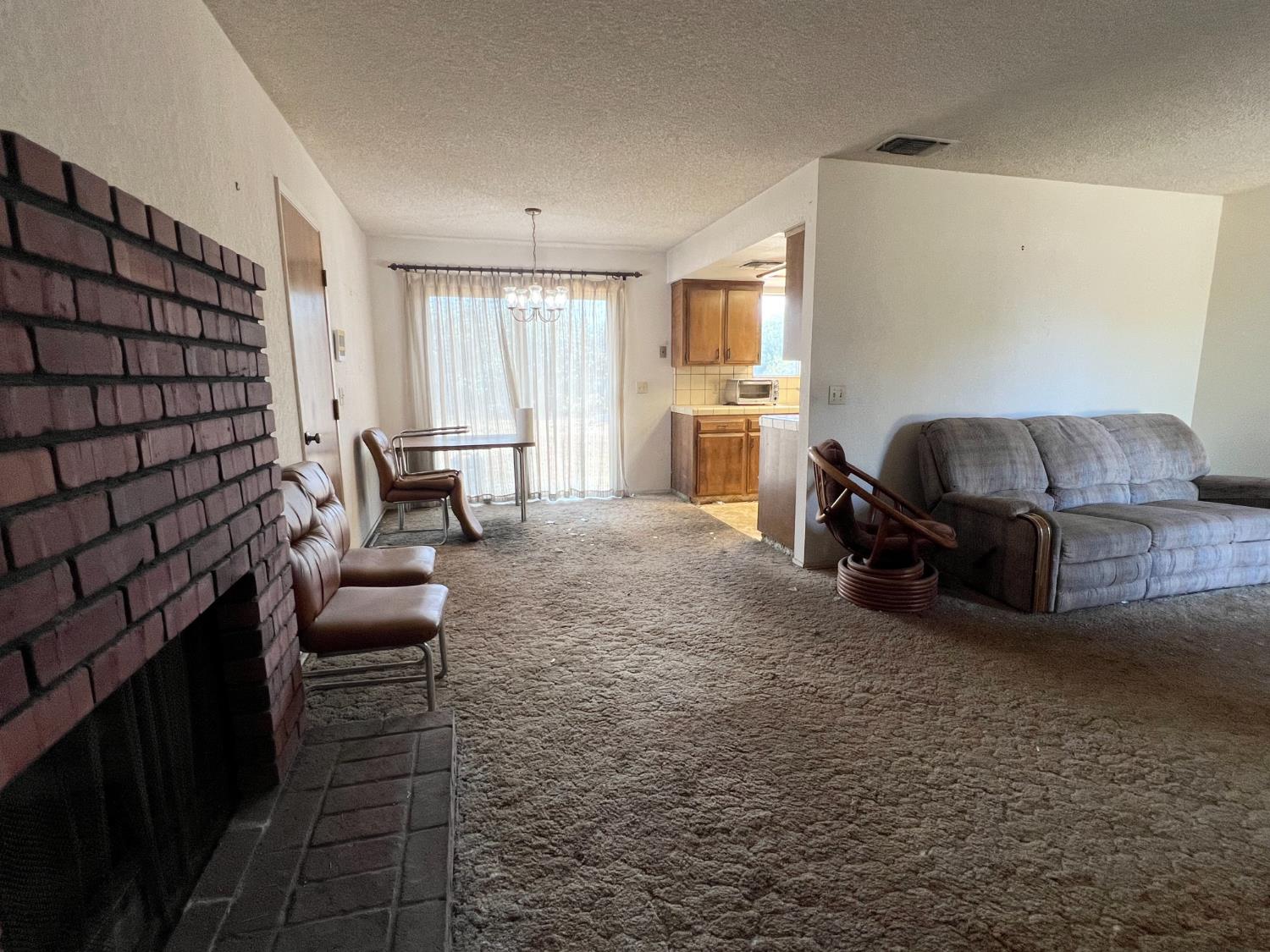 Detail Gallery Image 6 of 44 For 25553 El Vado Dr, Madera,  CA 93638 - 3 Beds | 1/1 Baths
