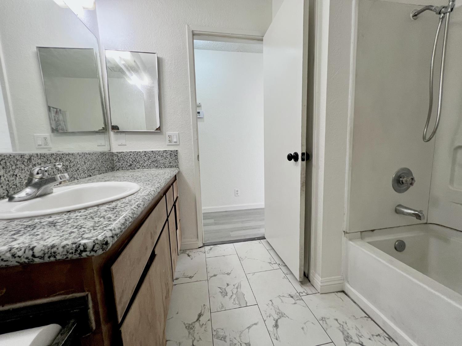 Detail Gallery Image 15 of 33 For 4901 Morningstar Dr #2,  Sacramento,  CA 95824 - 3 Beds | 2 Baths