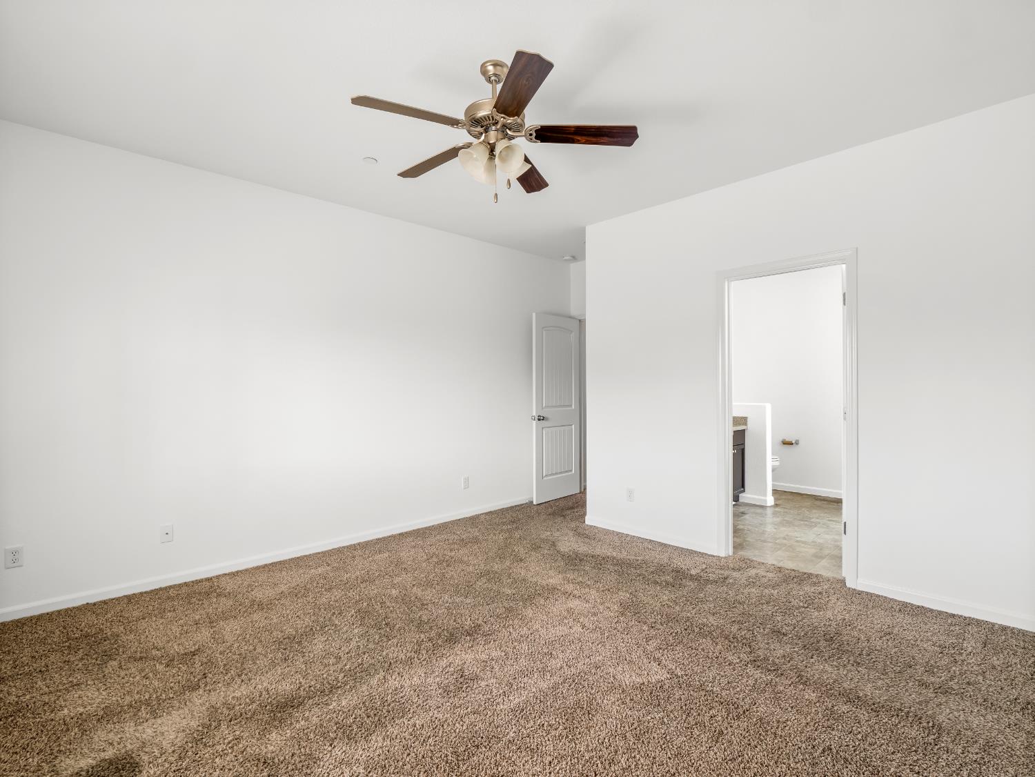 Detail Gallery Image 5 of 34 For 1585 Dallas St, Dinuba,  CA 93618 - 4 Beds | 2 Baths