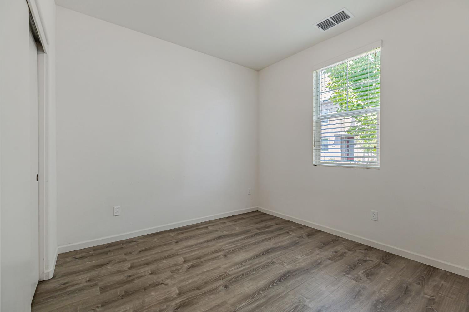 Detail Gallery Image 22 of 48 For 4630 Ocean Ln, Elk Grove,  CA 95757 - 2 Beds | 2 Baths