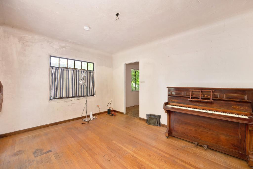 Detail Gallery Image 14 of 34 For 1701 4th Ave, Sacramento,  CA 95818 - 3 Beds | 1/1 Baths
