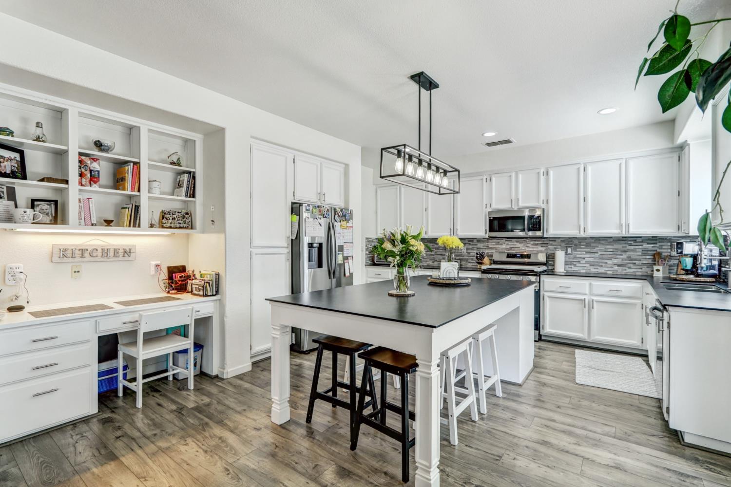 Detail Gallery Image 8 of 47 For 2207 Catherwood Way, Sacramento,  CA 95835 - 4 Beds | 3 Baths
