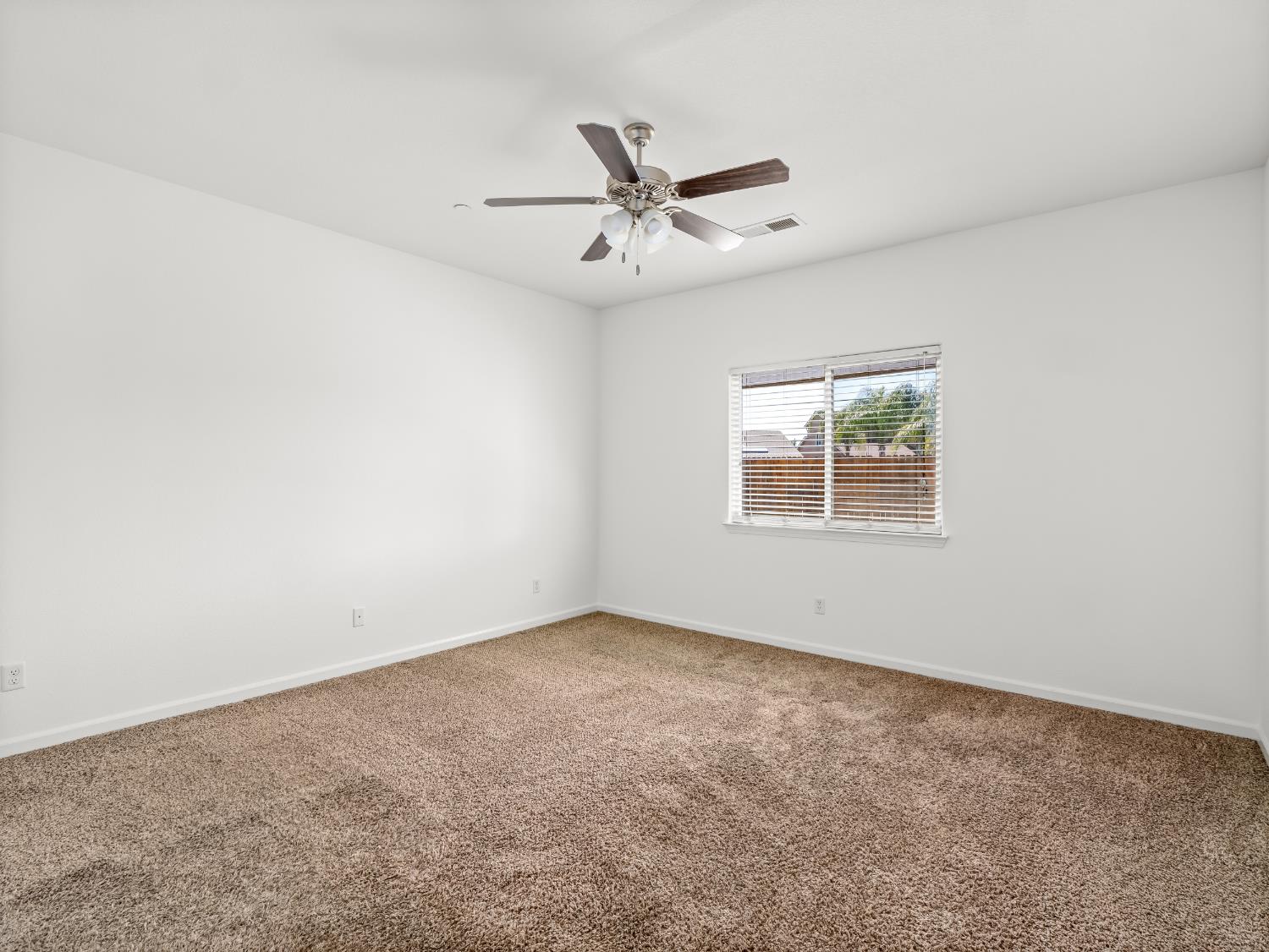 Detail Gallery Image 23 of 34 For 1585 Dallas St, Dinuba,  CA 93618 - 4 Beds | 2 Baths