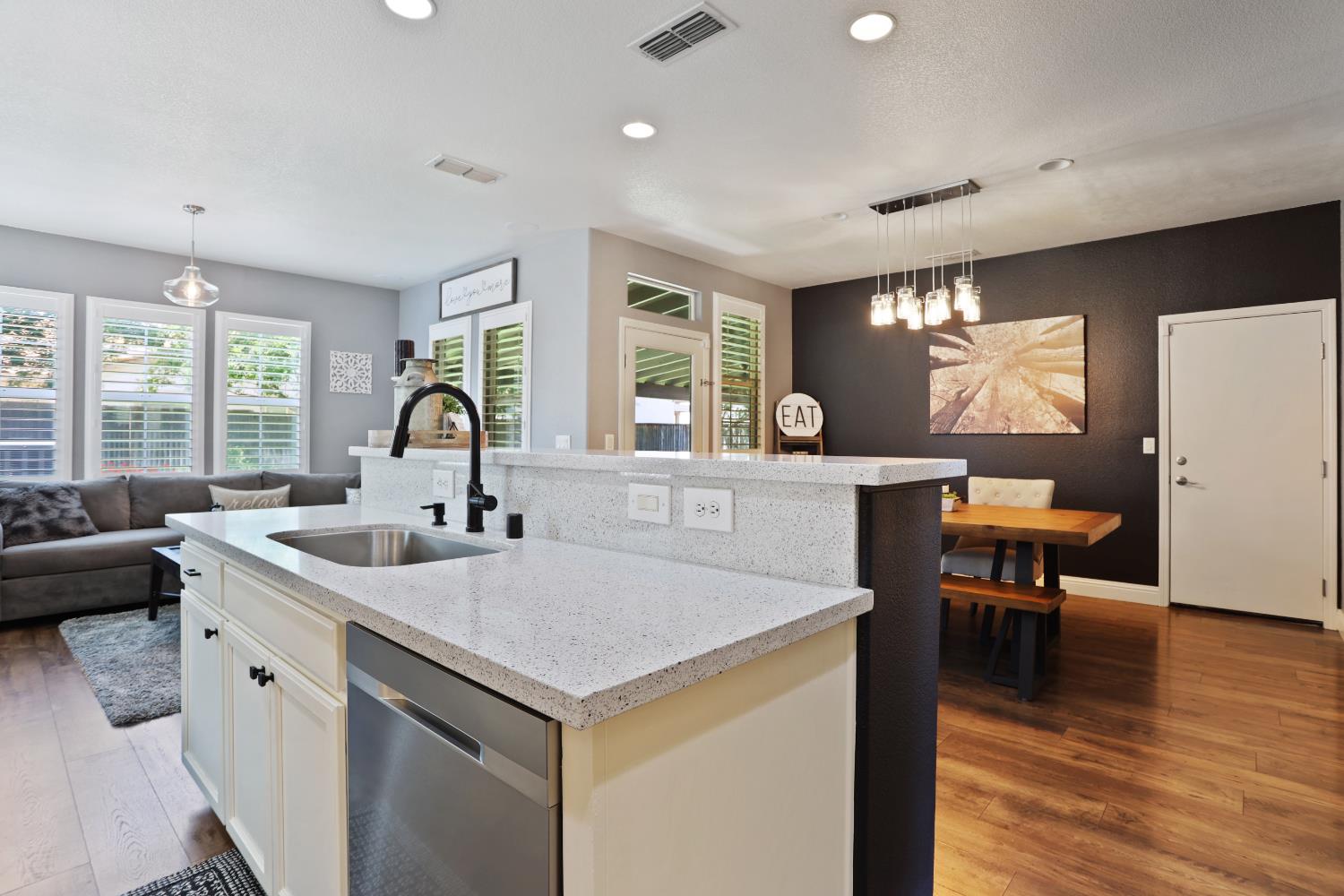 Detail Gallery Image 12 of 39 For 4275 Tropaz Ln, Tracy,  CA 95377 - 3 Beds | 2/1 Baths
