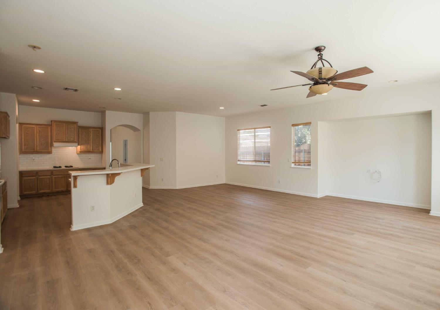 Detail Gallery Image 4 of 13 For 7004 Santarem Ct, Elk Grove,  CA 95757 - 4 Beds | 3 Baths
