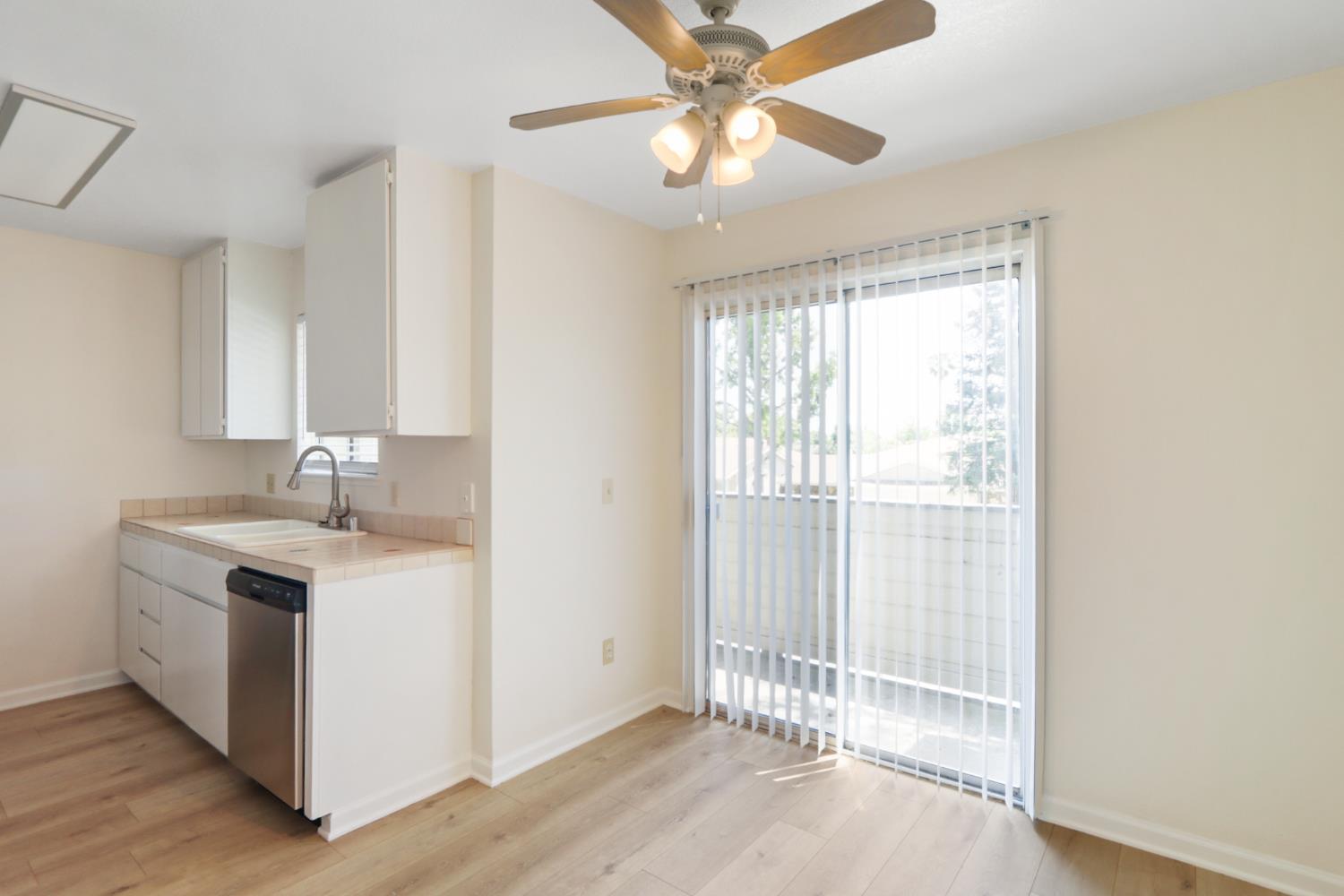 Photo #6: 225063516 Listing: Photo #6