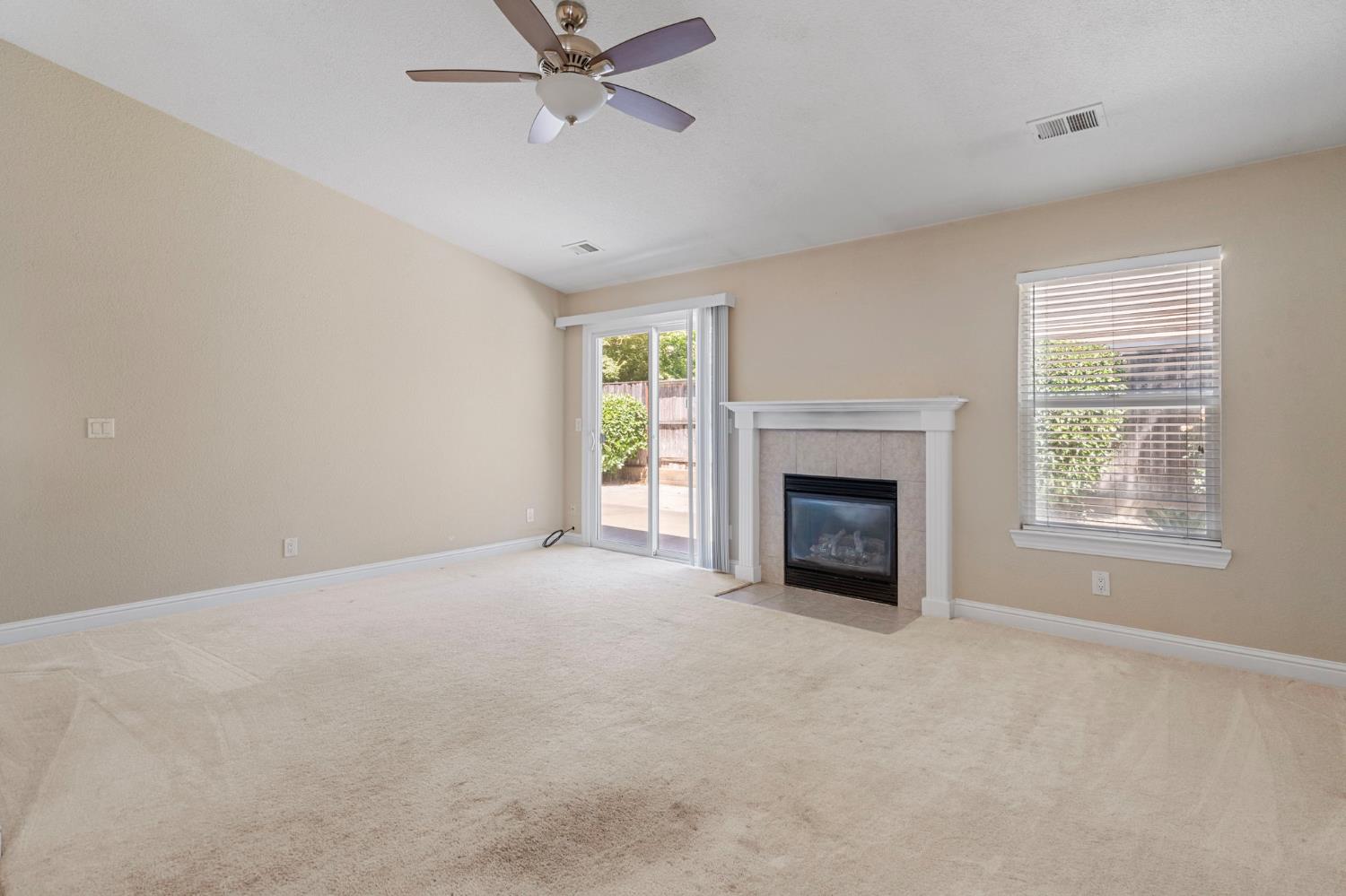 Detail Gallery Image 25 of 55 For 1925 Crystalwood Ln, Lodi,  CA 95242 - 3 Beds | 2 Baths